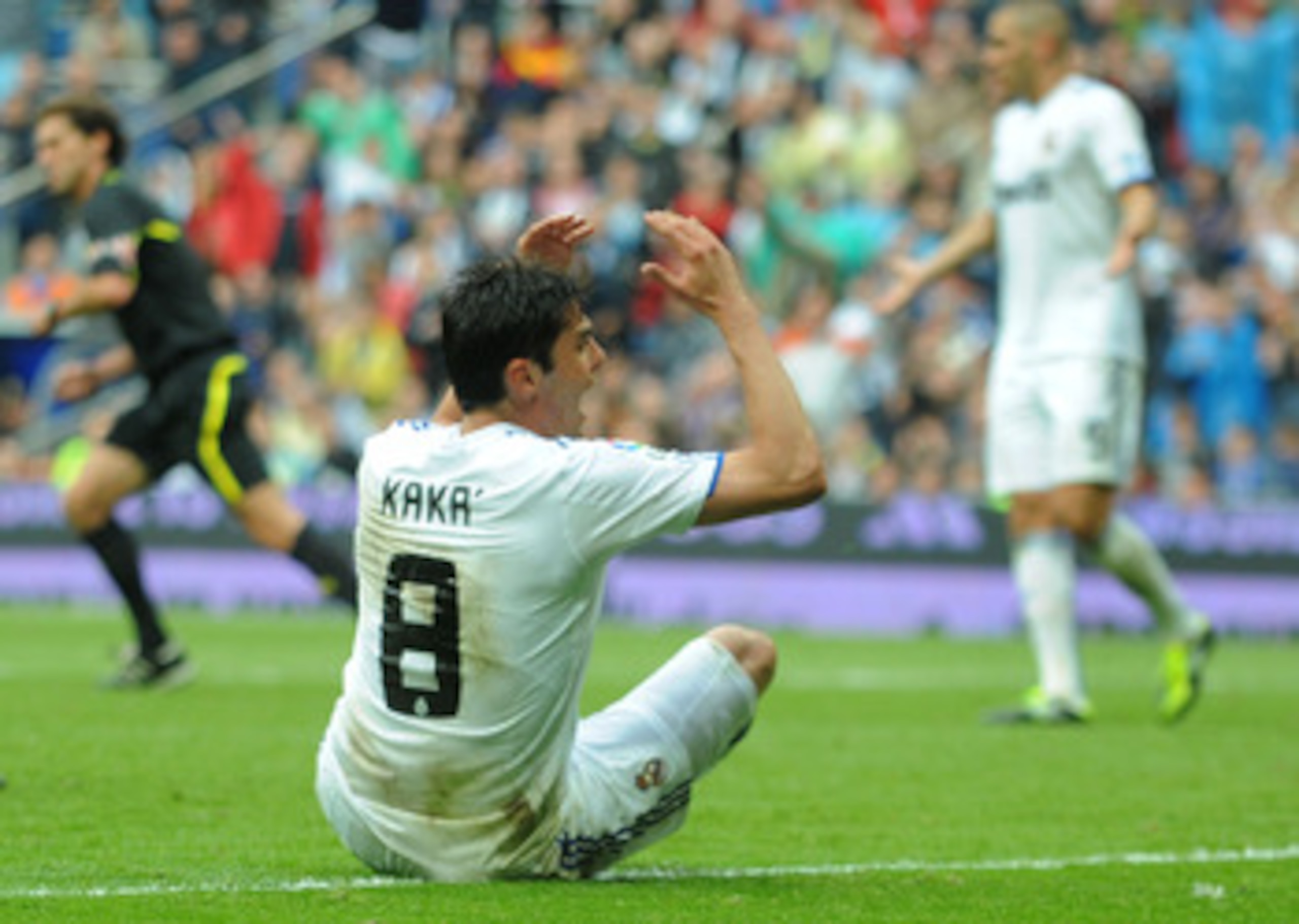 MADRID, SPAIN - APRIL 30:  Kakal of Real Madrid reacts after Real Zaragoza scored their third goal during the La Liga between Real Madrid and Real Zaragona at Estadio Santiago Bernabeu on April 30, 2011 in Madrid, Spain.  (Photo by Denis Doyle/Getty Image