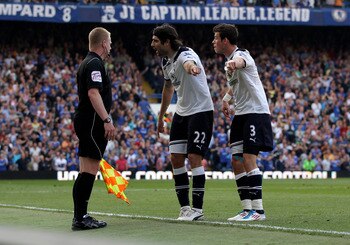 LONDON, ENGLAND - APRIL 30:  Tottenham players Vedran Corluka and Gareth Bale surround the lines man after a chelsea goal is controvertially awarded to Frank Lampard of Chelsea during the Barclays Premier League match between Chelsea and Tottenham Hotspur