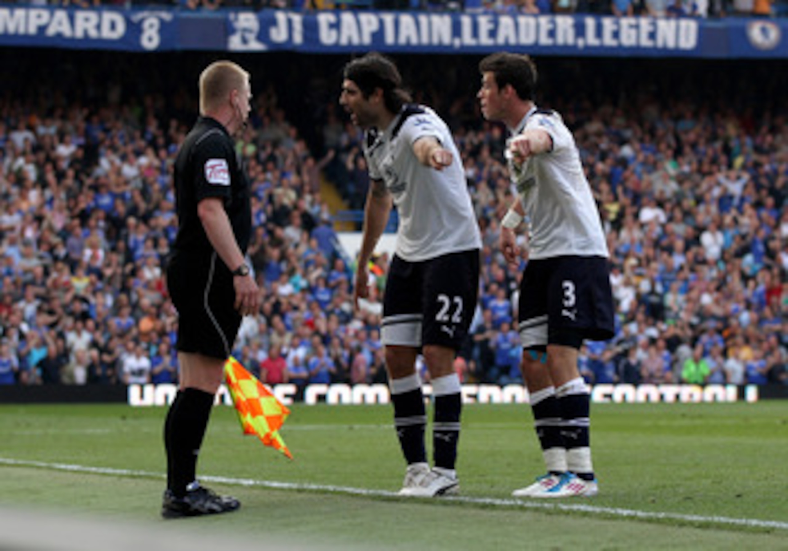 LONDON, ENGLAND - APRIL 30:  Tottenham players Vedran Corluka and Gareth Bale surround the lines man after a chelsea goal is controvertially awarded to Frank Lampard of Chelsea during the Barclays Premier League match between Chelsea and Tottenham Hotspur
