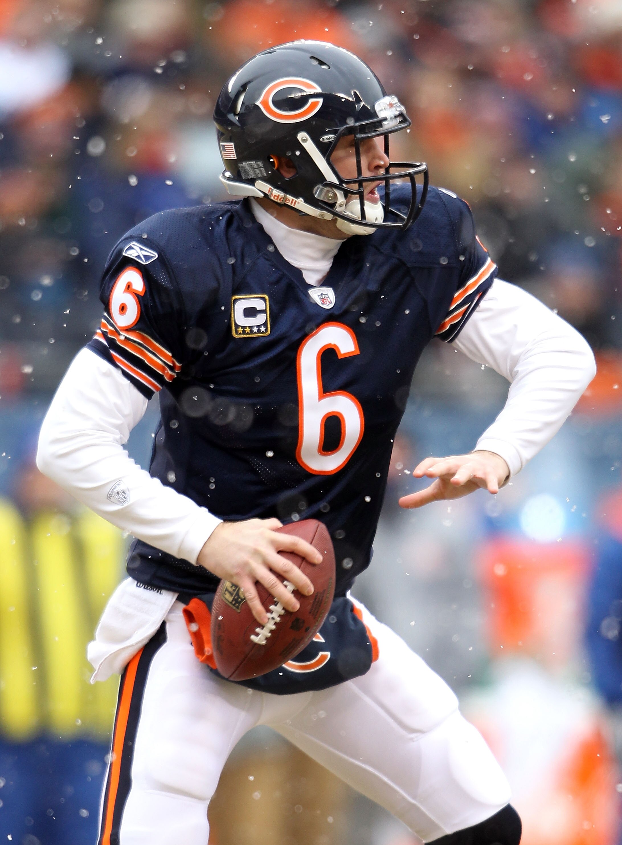 CHICAGO, IL - JANUARY 16:  Quarterback Jay Cutler #6 of the Chicago Bears looks to throw the ball against the Seattle Seahawks in the 2011 NFC divisional playoff game at Soldier Field on January 16, 2011 in Chicago, Illinois.  (Photo by Andy Lyons/Getty I