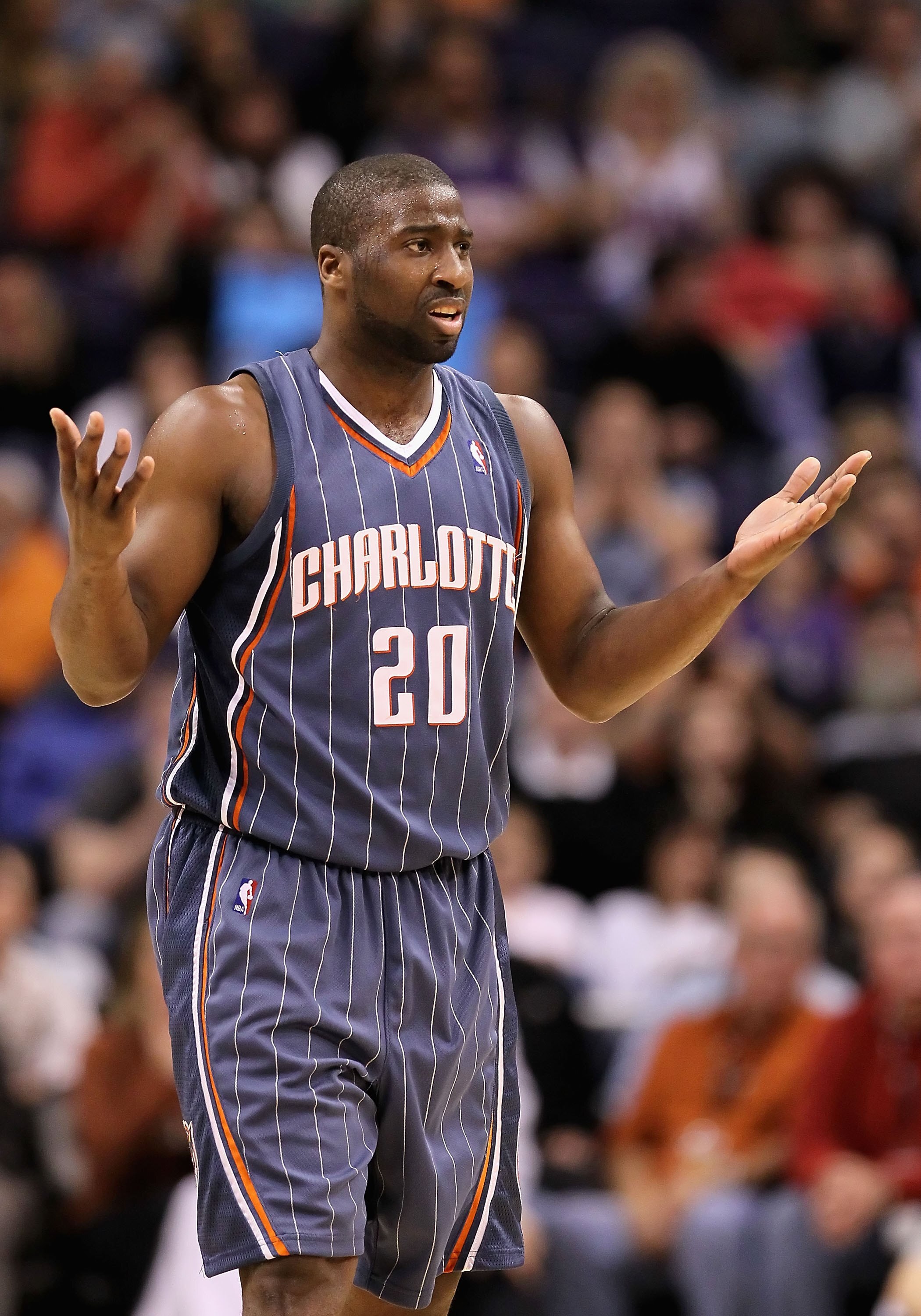 PHOENIX - JANUARY 26:  Raymond Felton #20 of the Charlotte Bobcats during the NBA game against the Phoenix Suns at US Airways Center on January 26, 2010 in Phoenix, Arizona. The Bobcats defeated the Suns in overtime.  114-109.  NOTE TO USER: User expressl