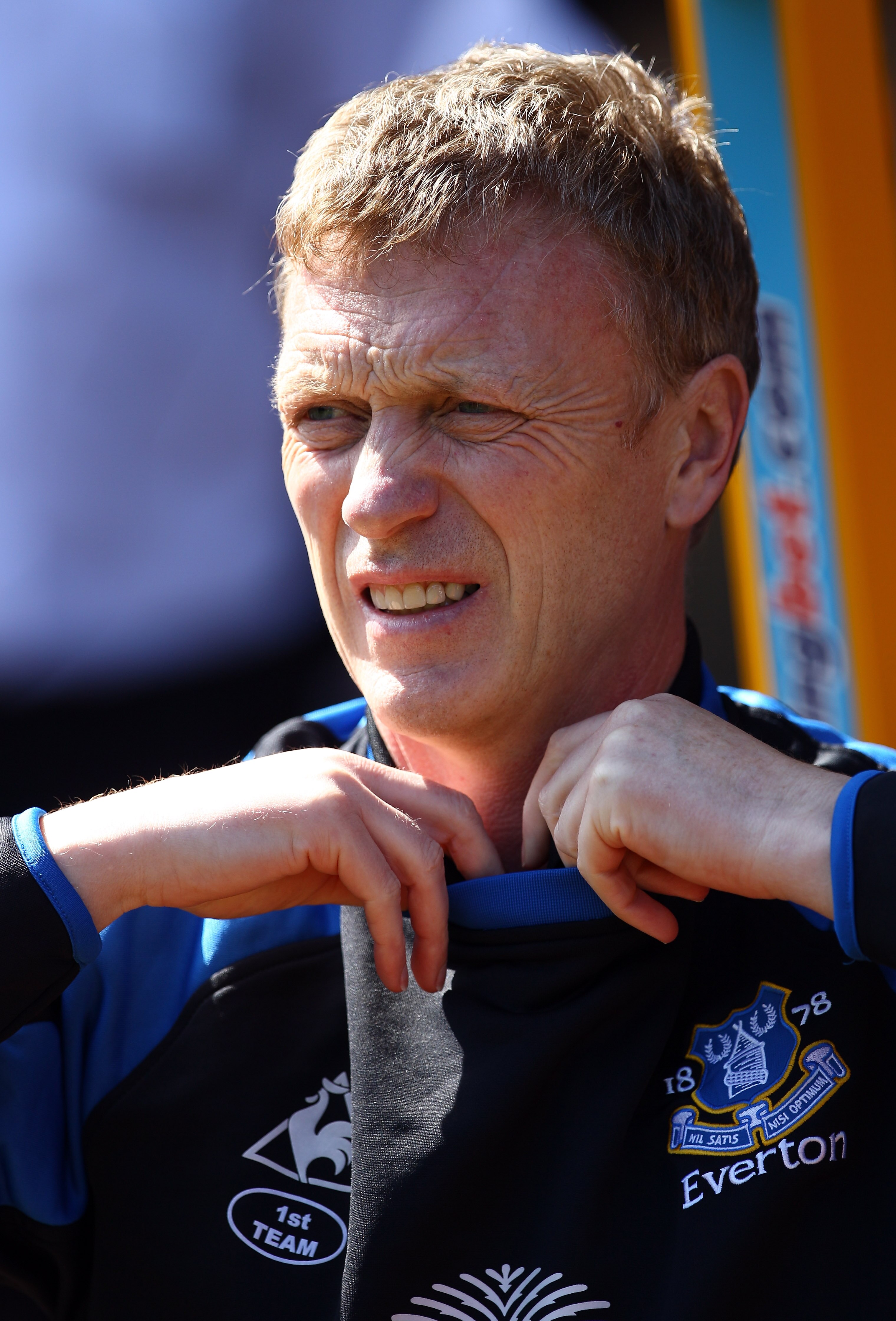 WOLVERHAMPTON, ENGLAND - APRIL 09:  Everton manager David Moyes looks on during the Barclays Premier League match between Wolverhampton Wanderers and Everton at Molineux on April 9, 2011 in Wolverhampton, England.  (Photo by Richard Heathcote/Getty Images