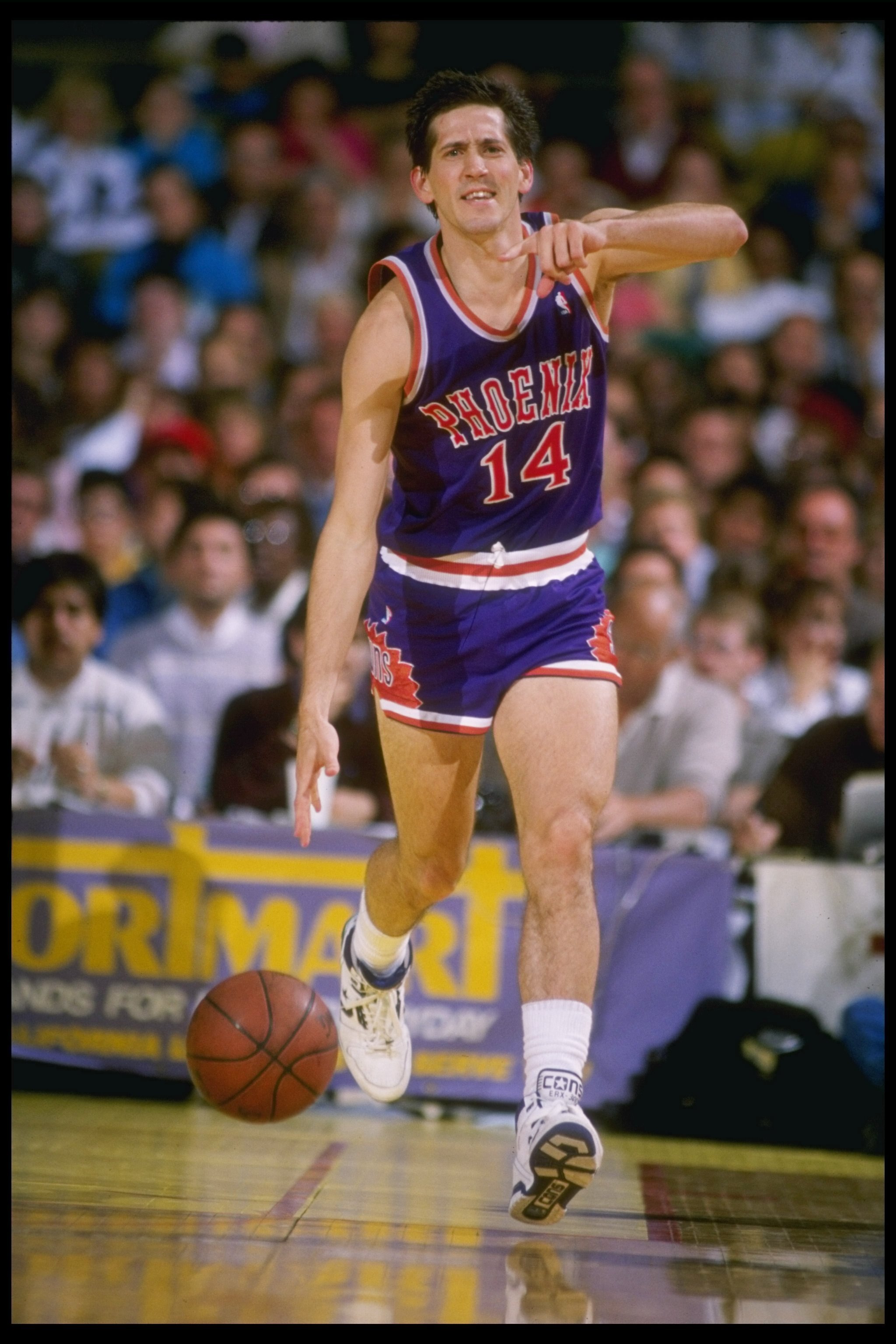 1988-1989:  Guard Jeff Hornacek of the Phoenix Suns moves the ball during a game. Mandatory Credit: Stephen Dunn  /Allsport