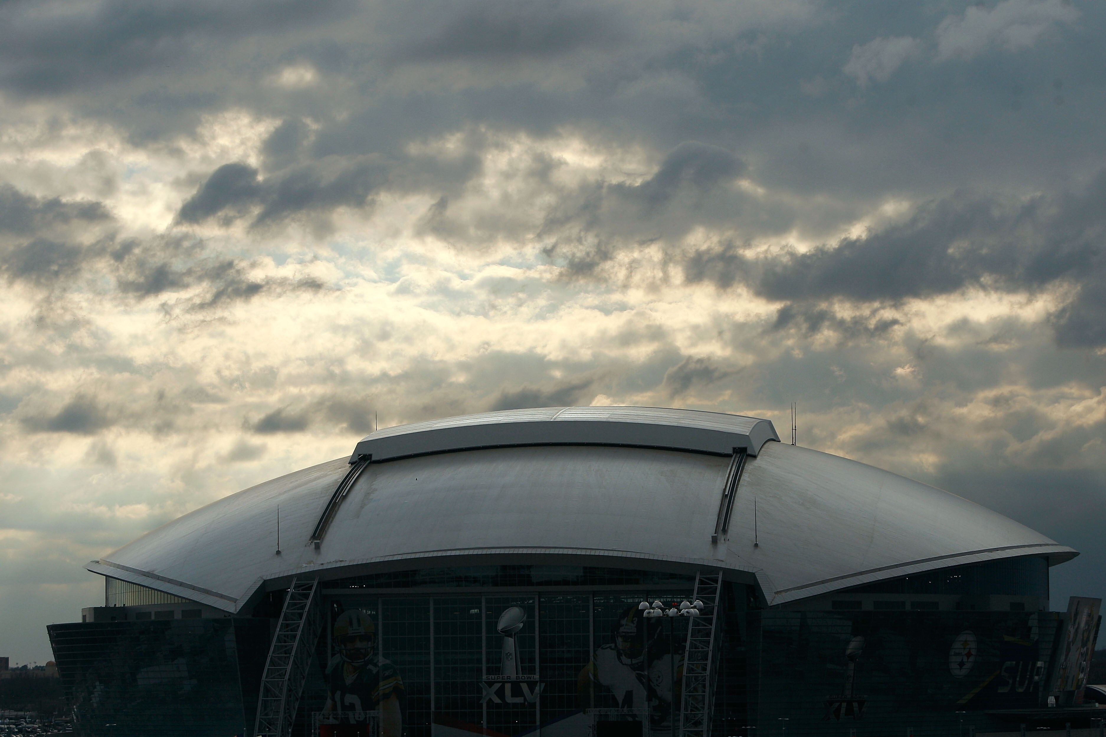 ARLINGTON, TX - FEBRUARY 06:  A view of Dallas Cowboys Stadium during Super Bowl XLV at Cowboys Stadium on February 6, 2011 in Arlington, Texas.  (Photo by Chris Graythen/Getty Images)