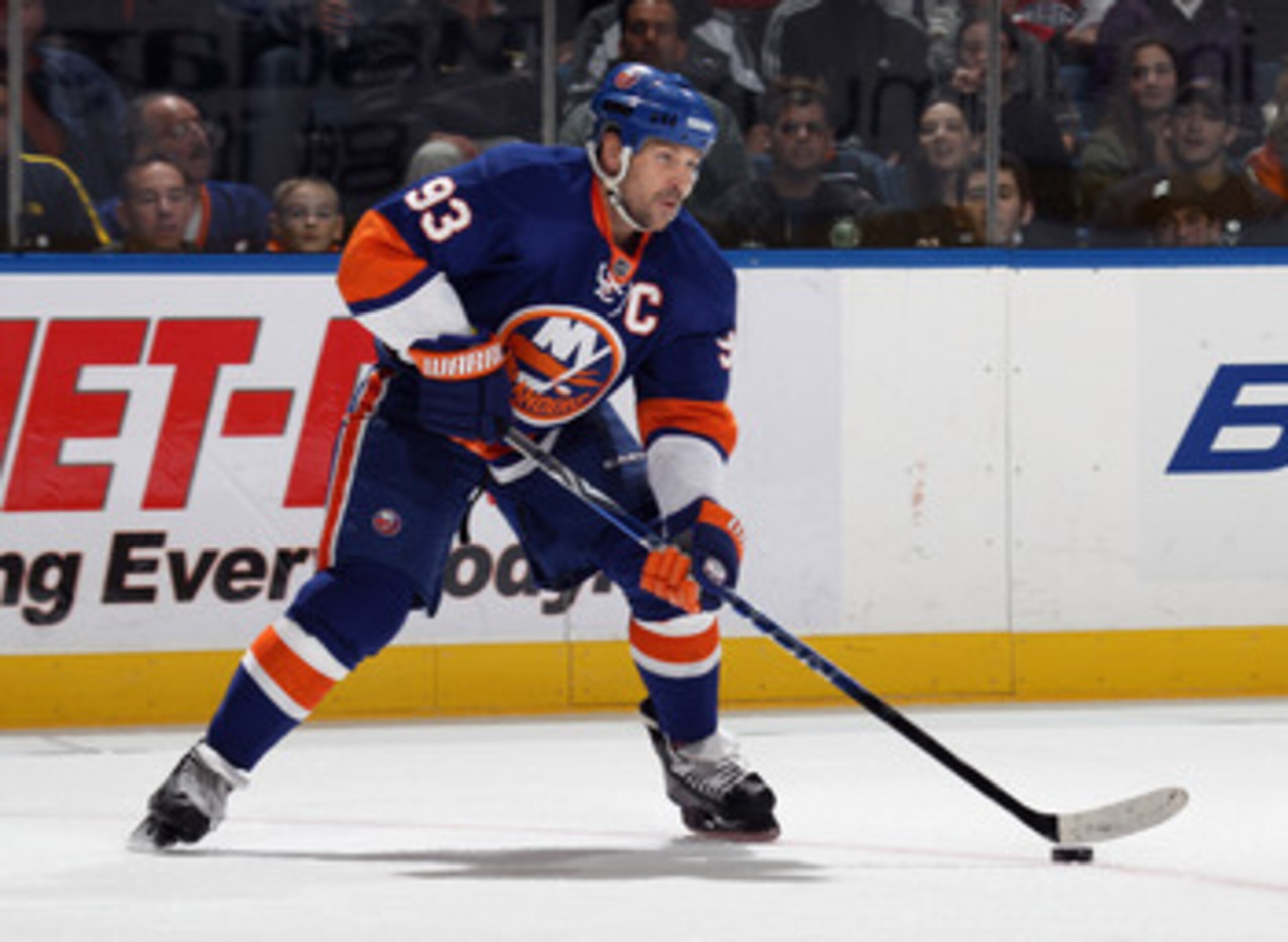 UNIONDALE, NY - OCTOBER 29:  Doug Weight #93 of the New York Islanders skates against the Montreal Canadiens at the Nassau Coliseum on October 29, 2010 in Uniondale, New York.  (Photo by Bruce Bennett/Getty Images)