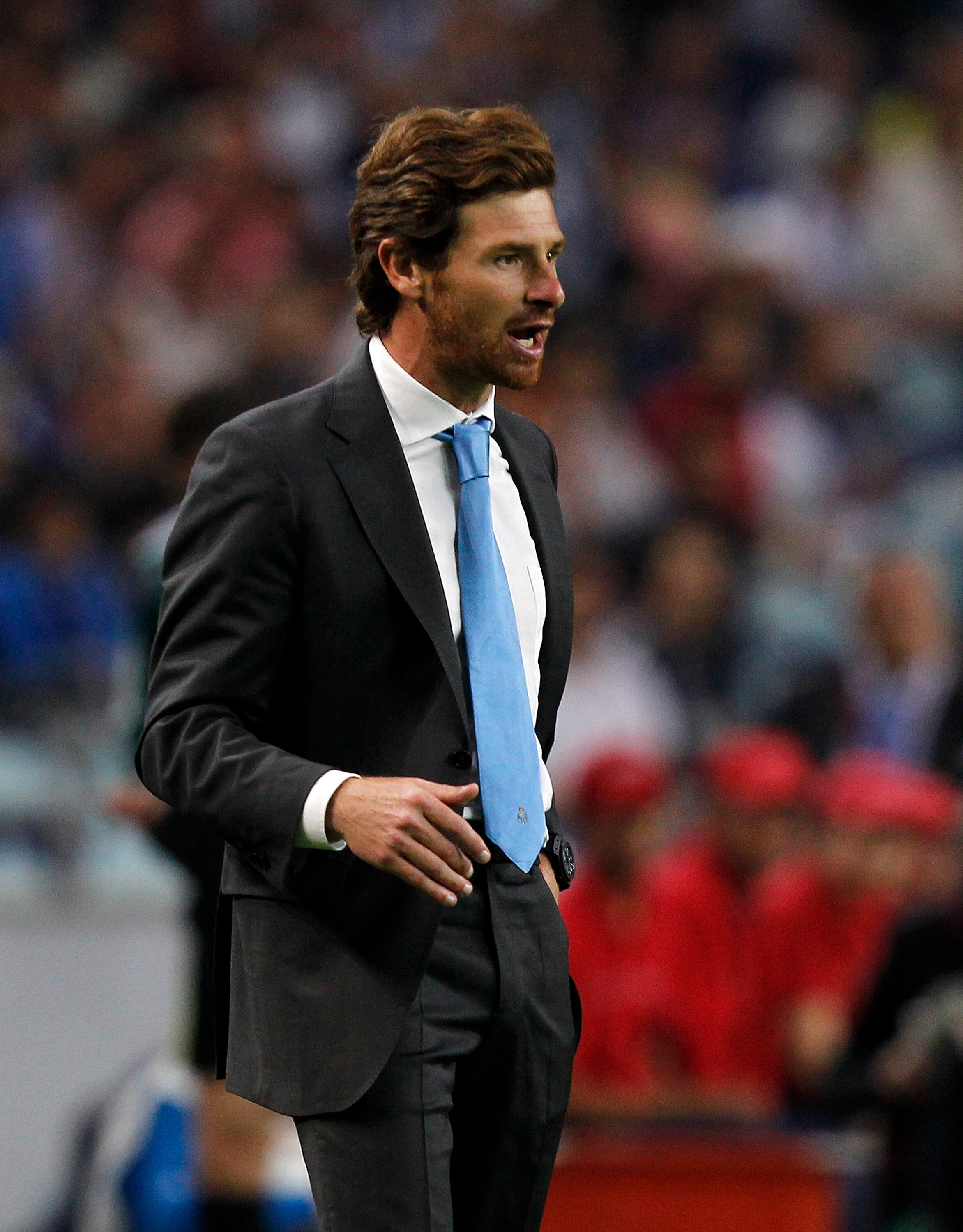 PORTO, PORTUGAL - APRIL 28: Head coach Andre Villas Boas of FC Porto reacts during the UEFA Europa League semi final first leg match between FC Porto and Villarreal at Estadio do Dragao on April 28, 2011 in Porto, Portugal.  (Photo by Angel Martinez/Getty
