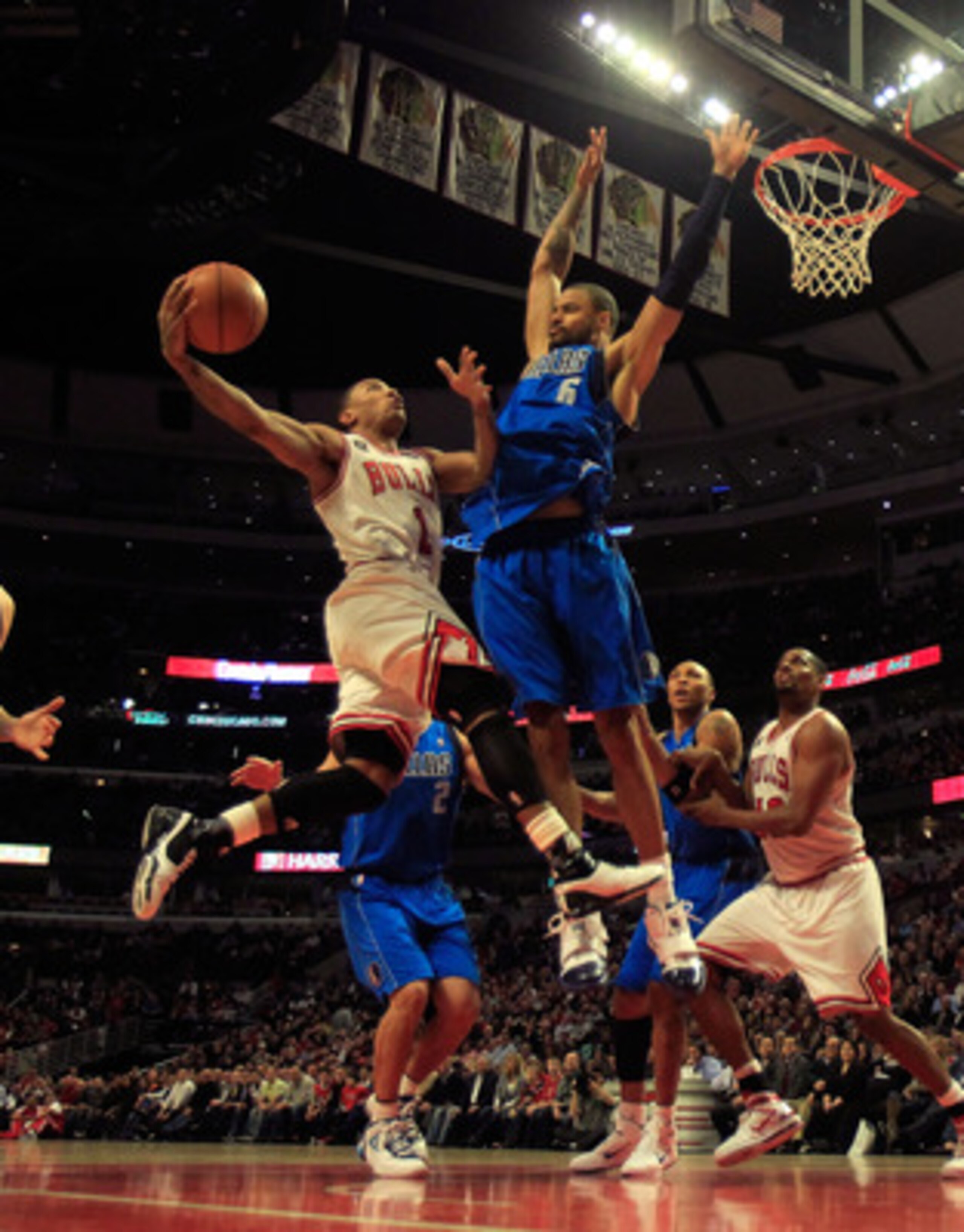 CHICAGO, IL - JANUARY 20: Derrick Rose #1 of the Chicago Bulls goes up for a shot against Tyson Chandler #6 of the Dallas Mavericks at the United Center on January 20, 2011 in Chicago, Illinois. The Bulls defeated the Mavericks 82-77. NOTE TO USER: User e