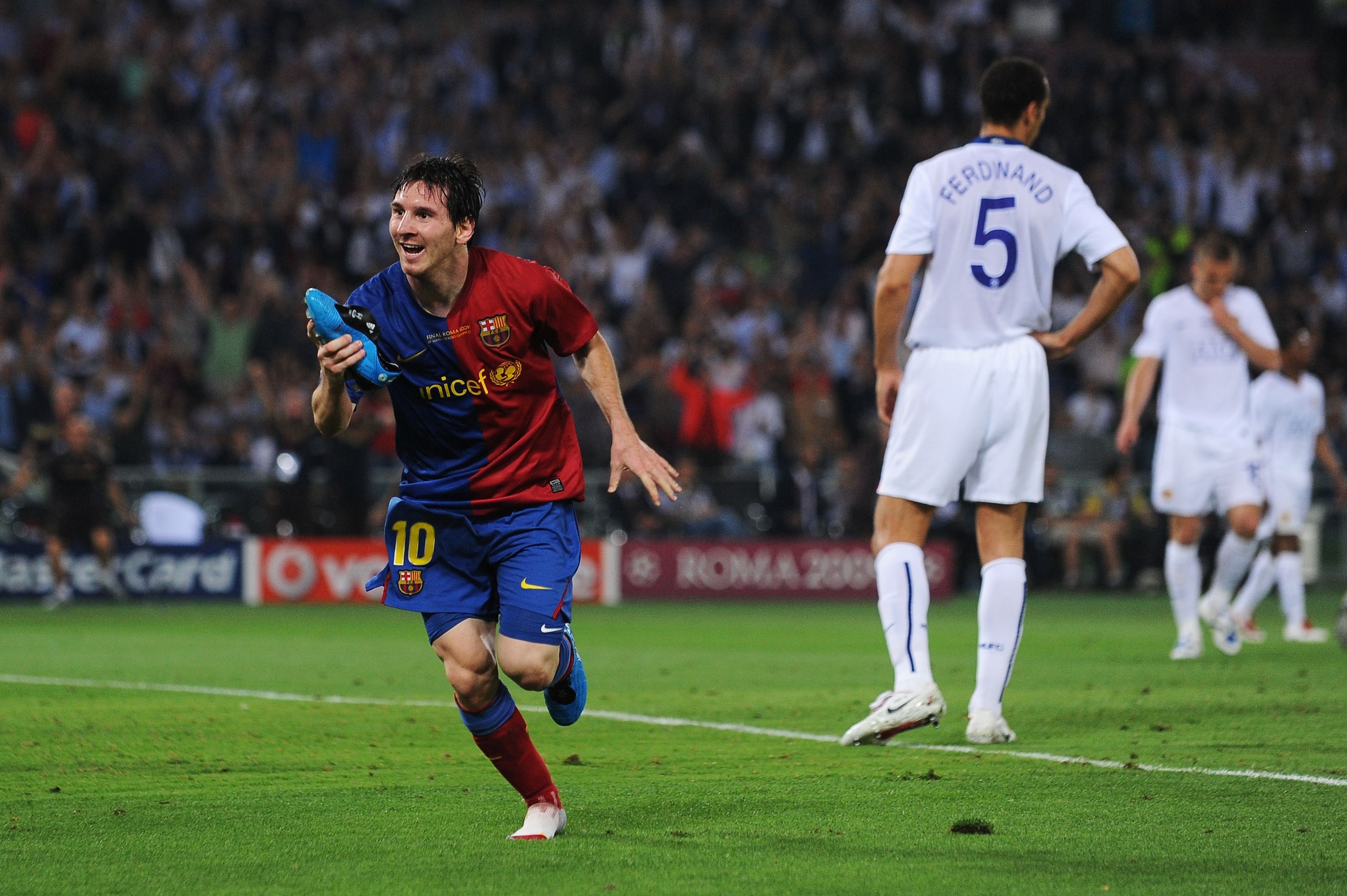 ROME - MAY 27:  Lionel Messi of Barcelona celebrates scoring the second goal for Barcelona during the UEFA Champions League Final match between Barcelona and Manchester United at the Stadio Olimpico on May 27, 2009 in Rome, Italy.  (Photo by Jasper Juinen