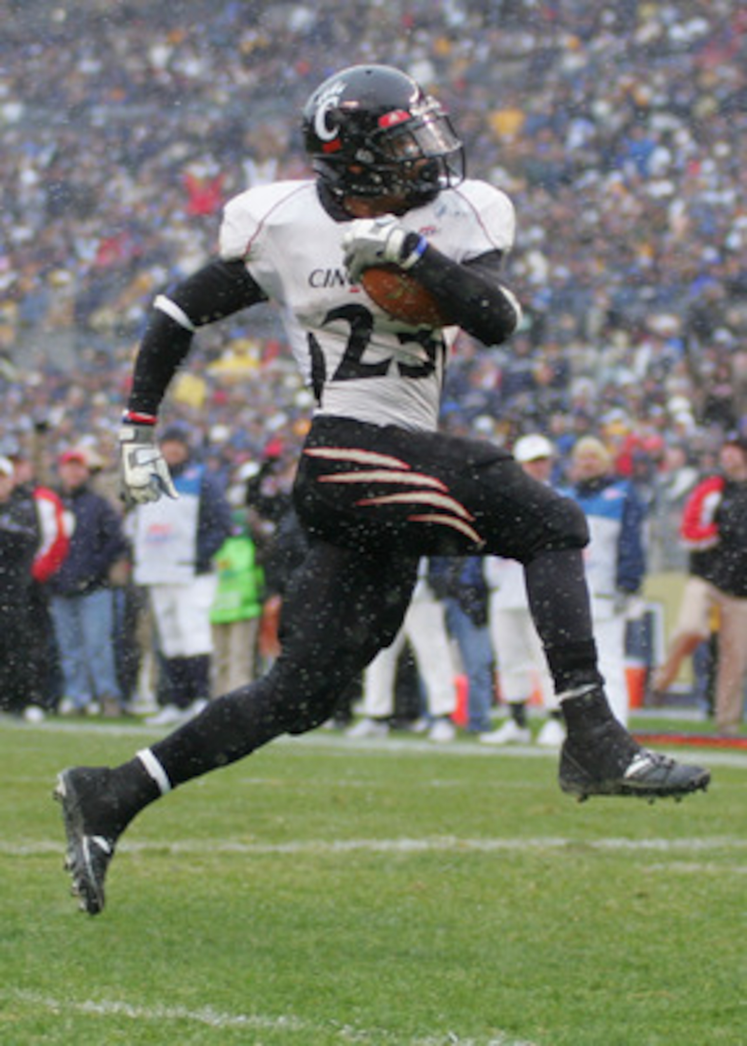 PITTSBURGH - DECEMBER 05:  Isaiah Pead #23 of the Cincinnati Bearcats scores a touchdown in the fourth quarter against the University of Pittsburgh Panthers on December 5, 2009 at Heinz Field in Pittsburgh, Pennsylvania.  (Photo by Jared Wickerham/Getty I