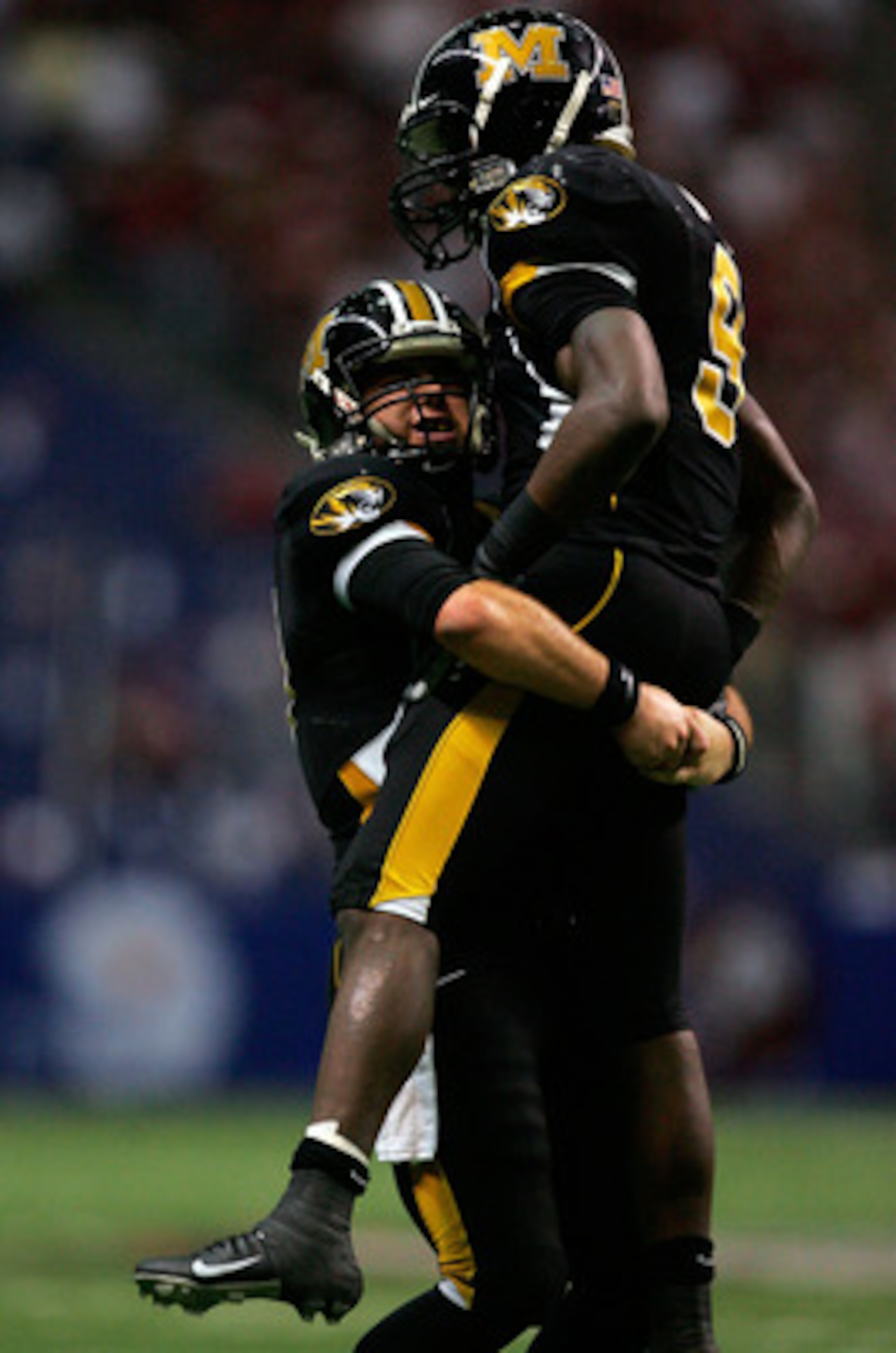 SAN ANTONIO - DECEMBER 1:  Quarterback Chase Daniel #10 of the Missouri Tigers celebrates his touchdown with Jeremy Maclin #9 in the second quarter against the Oklahoma Sooners during the Big 12 Championship at the Alamodome December 1, 2007 in San Antoni
