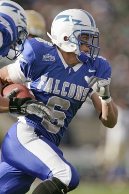 AIR FORCE ACADEMY, CO - NOVEMBER 11: Chris Sutton #6 of the Air Force Falcons carries the ball during the game against of the Notre Dame Fighting Irish on November 11, 2006 at Falcon Stadium on the Air Force Academy near Colorado Springs, Colorado.  (Phot