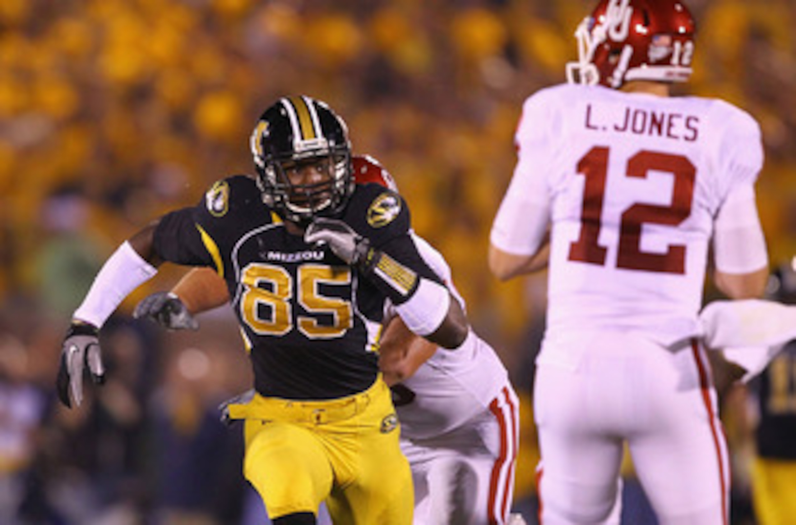 COLUMBIA, MO - OCTOBER 23: Aldon Smith #85 of the Missouri Tigers in action against the Oklahoma Sooners at Faurot Field/Memorial Stadium on October 23, 2010 in Columbia, Missouri.  The Tigers beat the Sooners 36-27.  (Photo by Dilip Vishwanat/Getty Image