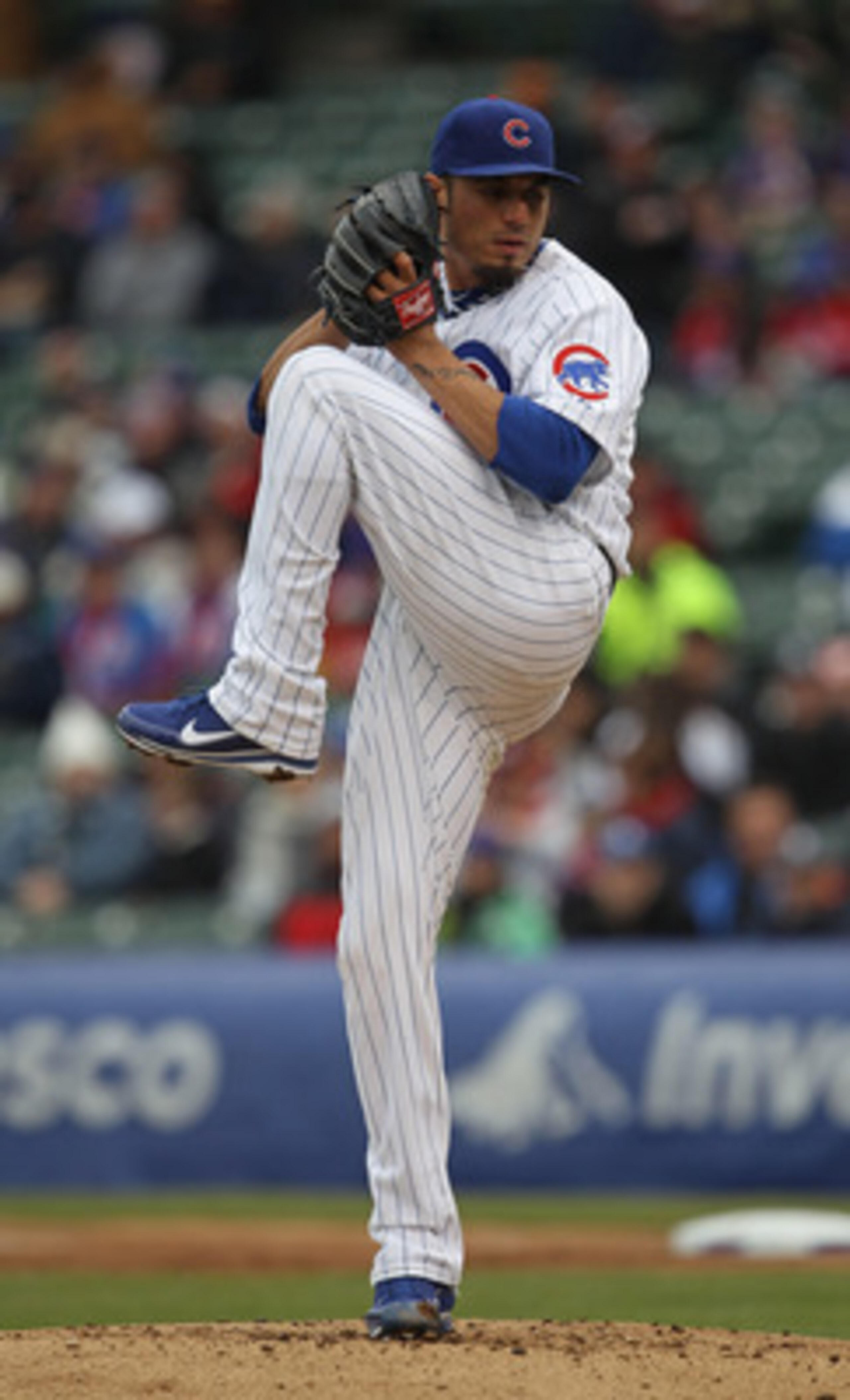 CHICAGO, IL - APRIL 20: Starting pitcher Matt Garza #17 of the Chicago Cubs delivers the ball against the San Diego Padres at Wrigley Field on April 20, 2011 in Chicago, Illinois. The Cubs defeated the Padres 2-1 in 11 innings. (Photo by Jonathan Daniel/G