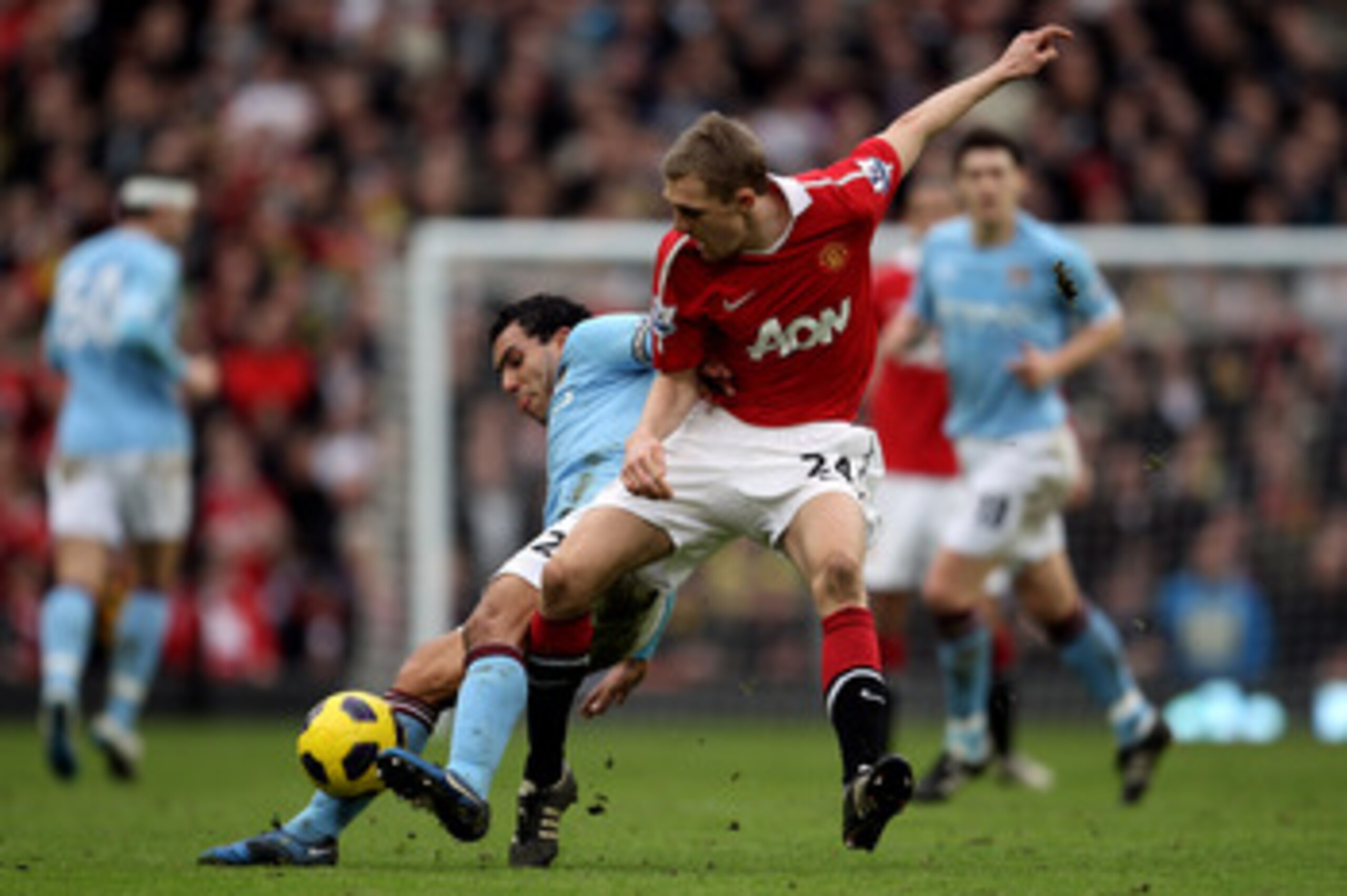 MANCHESTER, ENGLAND - FEBRUARY 12: Carlos Tevez (L) of Manchester City in action against Darren Fletcher of Manchester United during the Barclays Premier League match between Manchester United and Manchester City at Old Trafford on February 12, 2011 in M MANCHESTER, ENGLAND - FEBRUARY 12: Carlos Tevez (L) of Manchester City in action against Darren Fletcher of Manchester United during the Barclays Premier League match between Manchester United and Manchester City at Old Trafford on February 12, 2011 in M