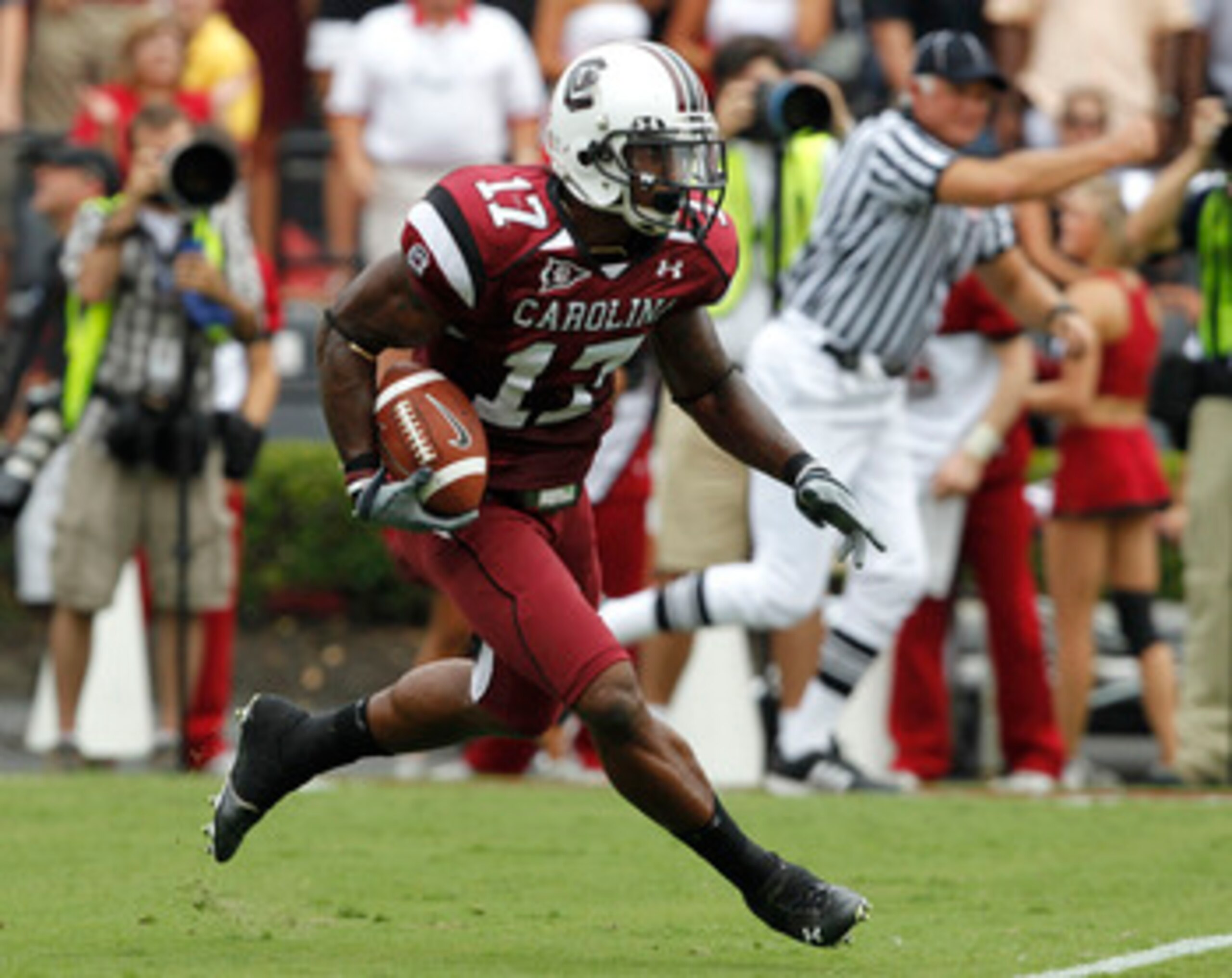 COLUMBIA, SC - SEPTEMBER 11: Kick returner Chris Culliver #17 of the South Carolina Gamecocks runs with the ball during the game against the Georgia Bulldogs at Williams-Brice Stadium on September 11, 2010 in Columbia, South Carolina. (Photo by Mike Zar COLUMBIA, SC - SEPTEMBER 11: Kick returner Chris Culliver #17 of the South Carolina Gamecocks runs with the ball during the game against the Georgia Bulldogs at Williams-Brice Stadium on September 11, 2010 in Columbia, South Carolina. (Photo by Mike Zar