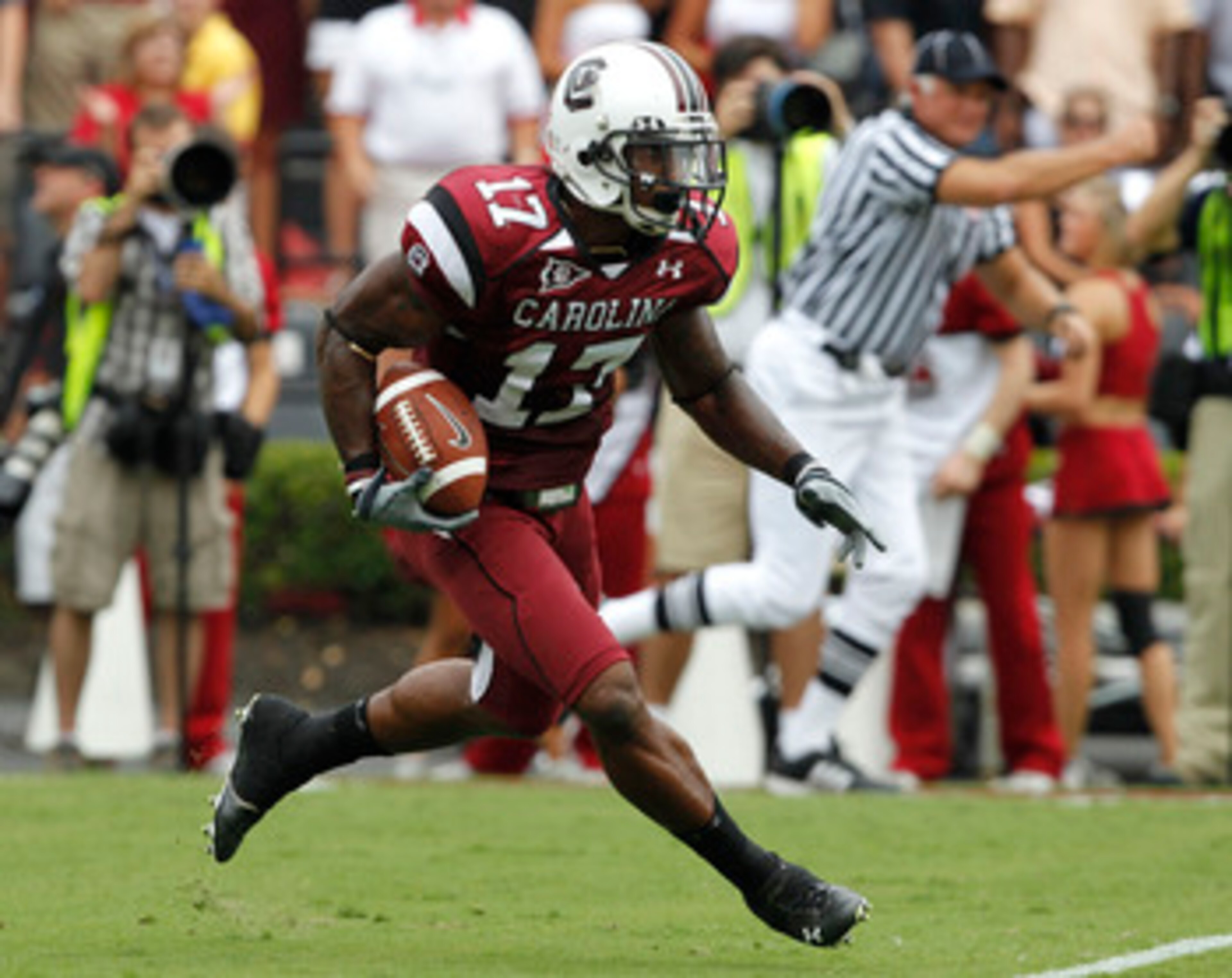 COLUMBIA, SC - SEPTEMBER 11:  Kick returner Chris Culliver #17 of the South Carolina Gamecocks runs with the ball during the game against the Georgia Bulldogs at Williams-Brice Stadium on September 11, 2010 in Columbia, South Carolina.  (Photo by Mike Zar