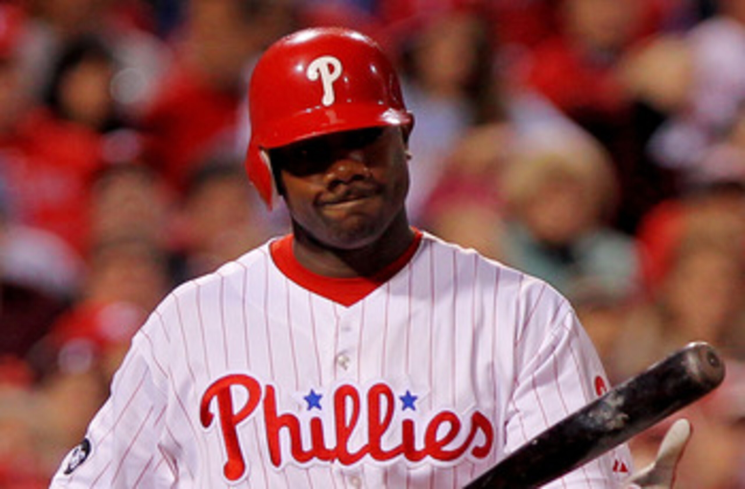 PHILADELPHIA - OCTOBER 23:  Ryan Howard #6 of the Philadelphia Phillies reacts after striking out against the San Francisco Giants in Game Six of the NLCS during the 2010 MLB Playoffs at Citizens Bank Park on October 23, 2010 in Philadelphia, Pennsylvania