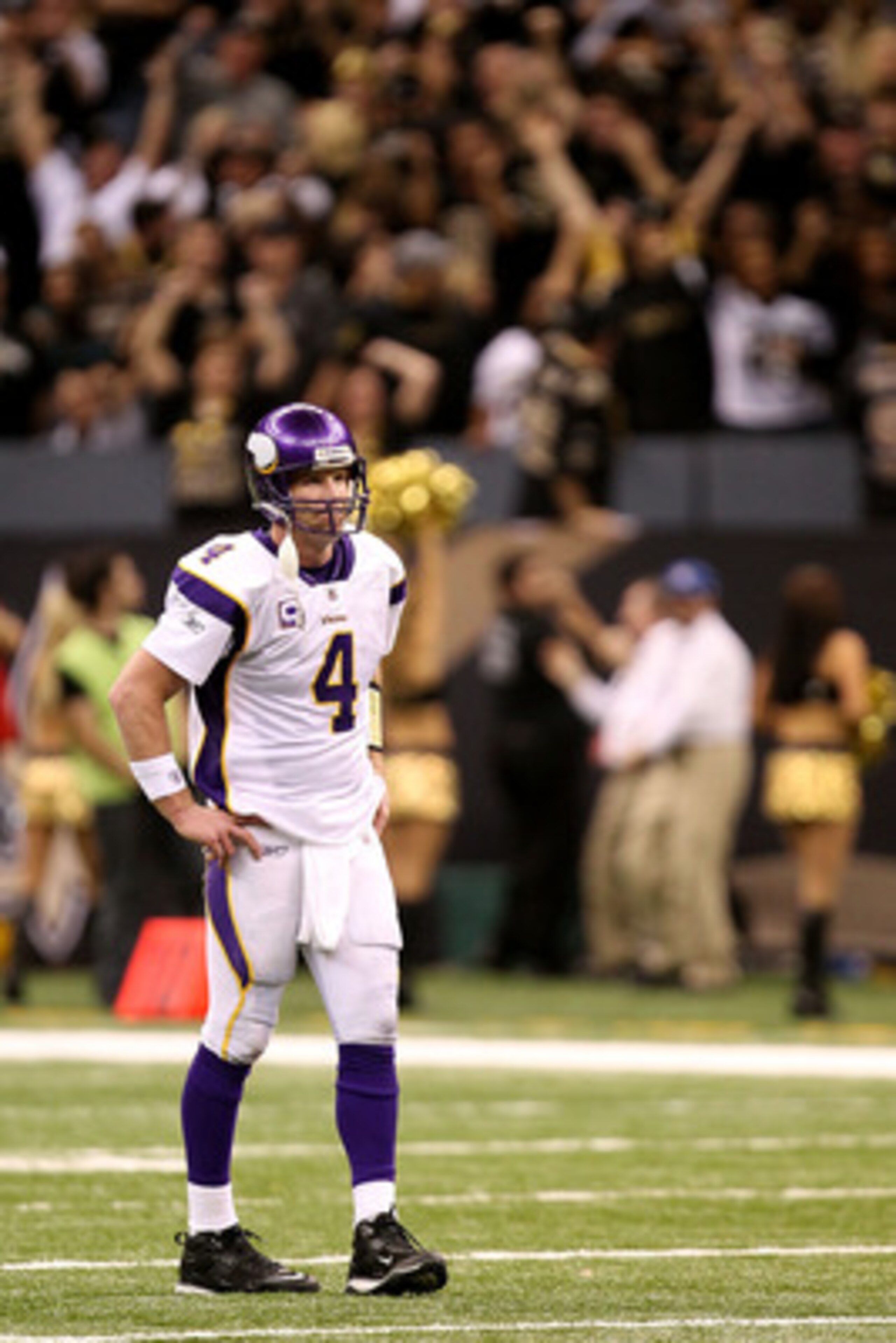 NEW ORLEANS - JANUARY 24:  Brett Favre #4 of the Minnesota Vikings reacts after he threw an interception late in the fourth quarter against the New Orleans Saints during the NFC Championship Game at the Louisiana Superdome on January 24, 2010 in New Orlea