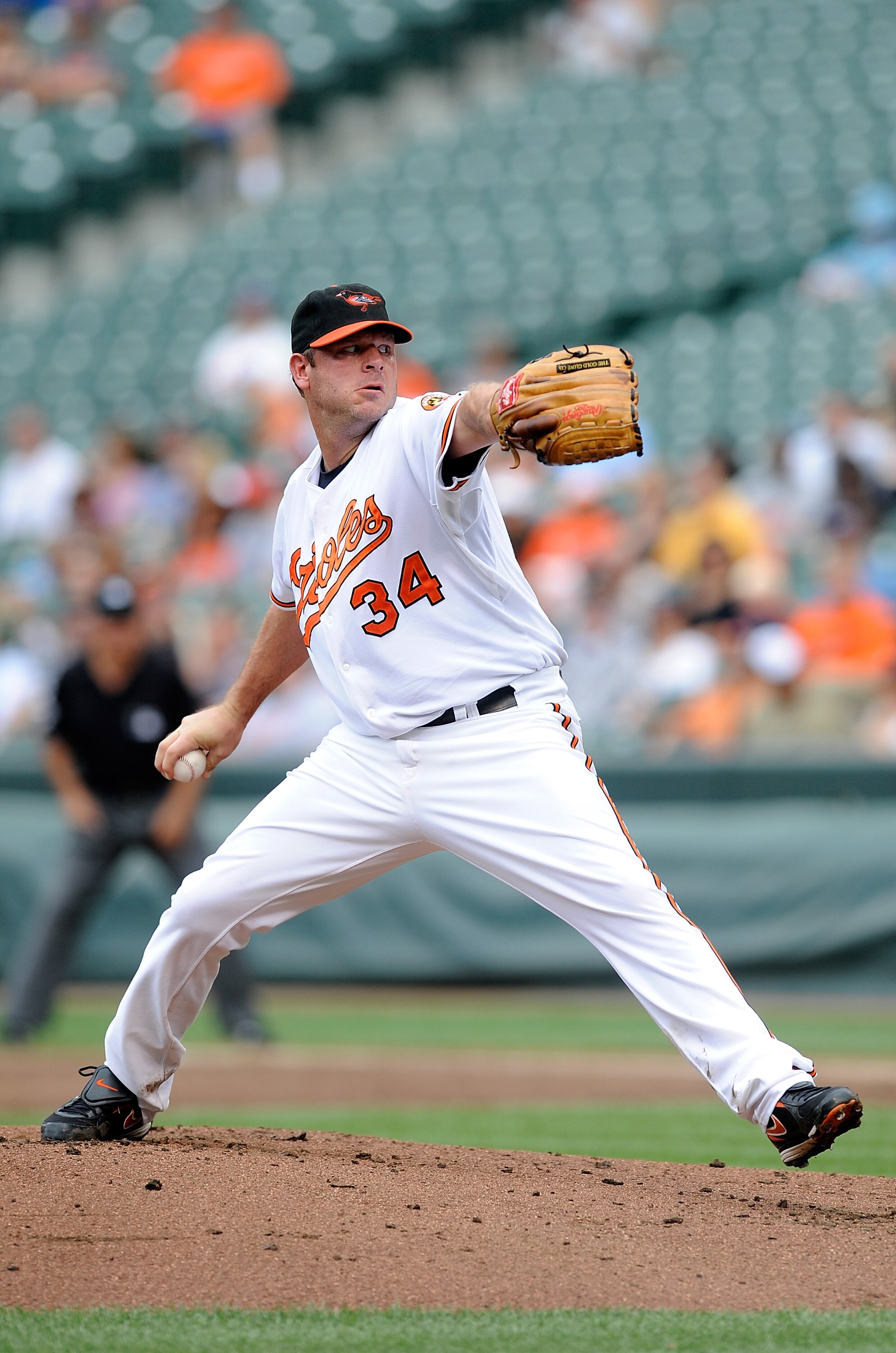 BALTIMORE - AUGUST 22:  Kevin Millwood #34 of the Baltimore Orioles pitches against the Texas Rangers at Camden Yards on August 22, 2010 in Baltimore, Maryland.  (Photo by Greg Fiume/Getty Images)