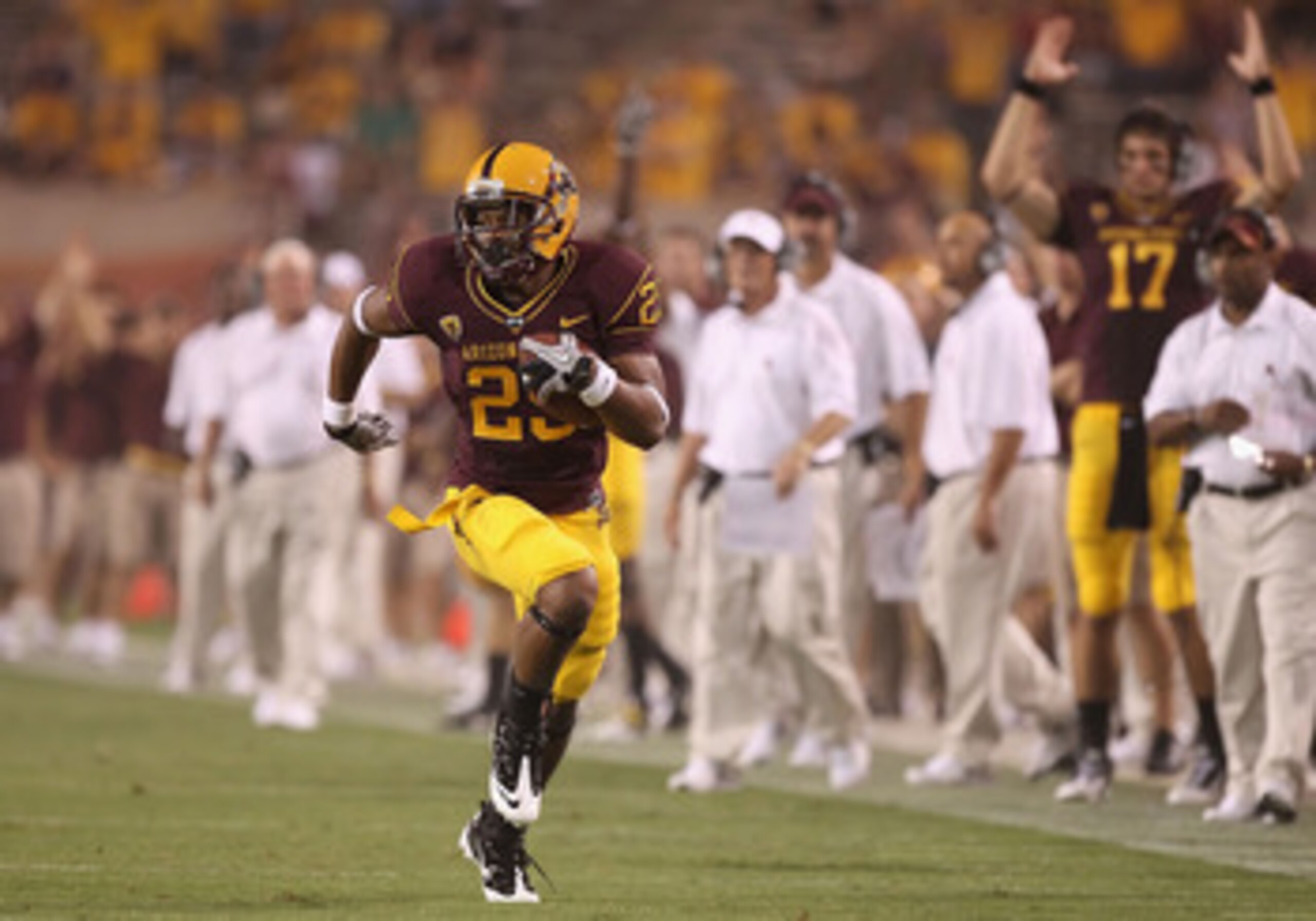 TEMPE, AZ - SEPTEMBER 04:  Runningback Deantre Lewis #25 of the Arizona State Sun Devils scores a 28 yard touchdown reception against the Portland State Vikings during the second quarter of the college football game at Sun Devil Stadium on September 4, 20