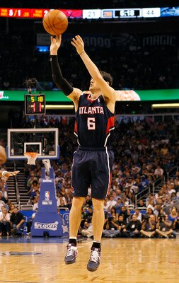 ORLANDO, FL - APRIL 26:  Kirk Hinrich #6 of the Atlanta Hawks shoots against the Orlando Magic during Game Five of the Eastern Conference Quarterfinals of the 2011 NBA Playoffs on April 26, 2011 at the Amway Arena in Orlando, Florida.  NOTE TO USER: User 