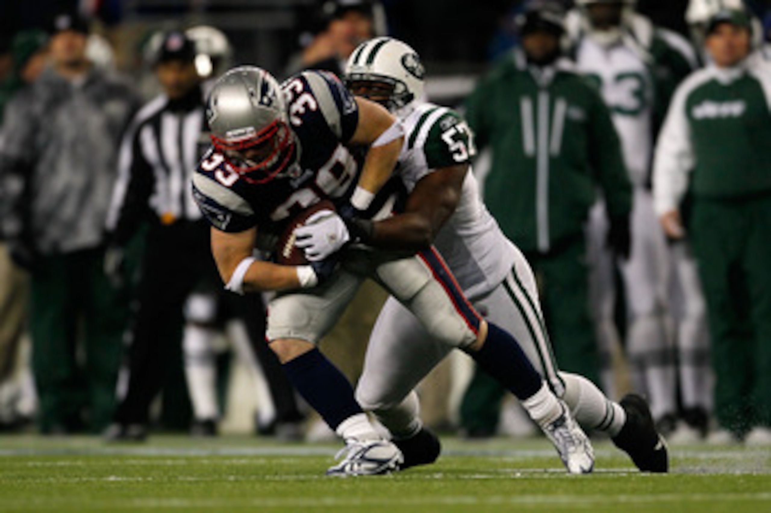 FOXBORO, MA - DECEMBER 06:  Danny Woodhead #39 of the New England Patriots makes a reception against Bart Scott #57 of the New York Jets at Gillette Stadium on December 6, 2010 in Foxboro, Massachusetts.  (Photo by Jim Rogash/Getty Images)