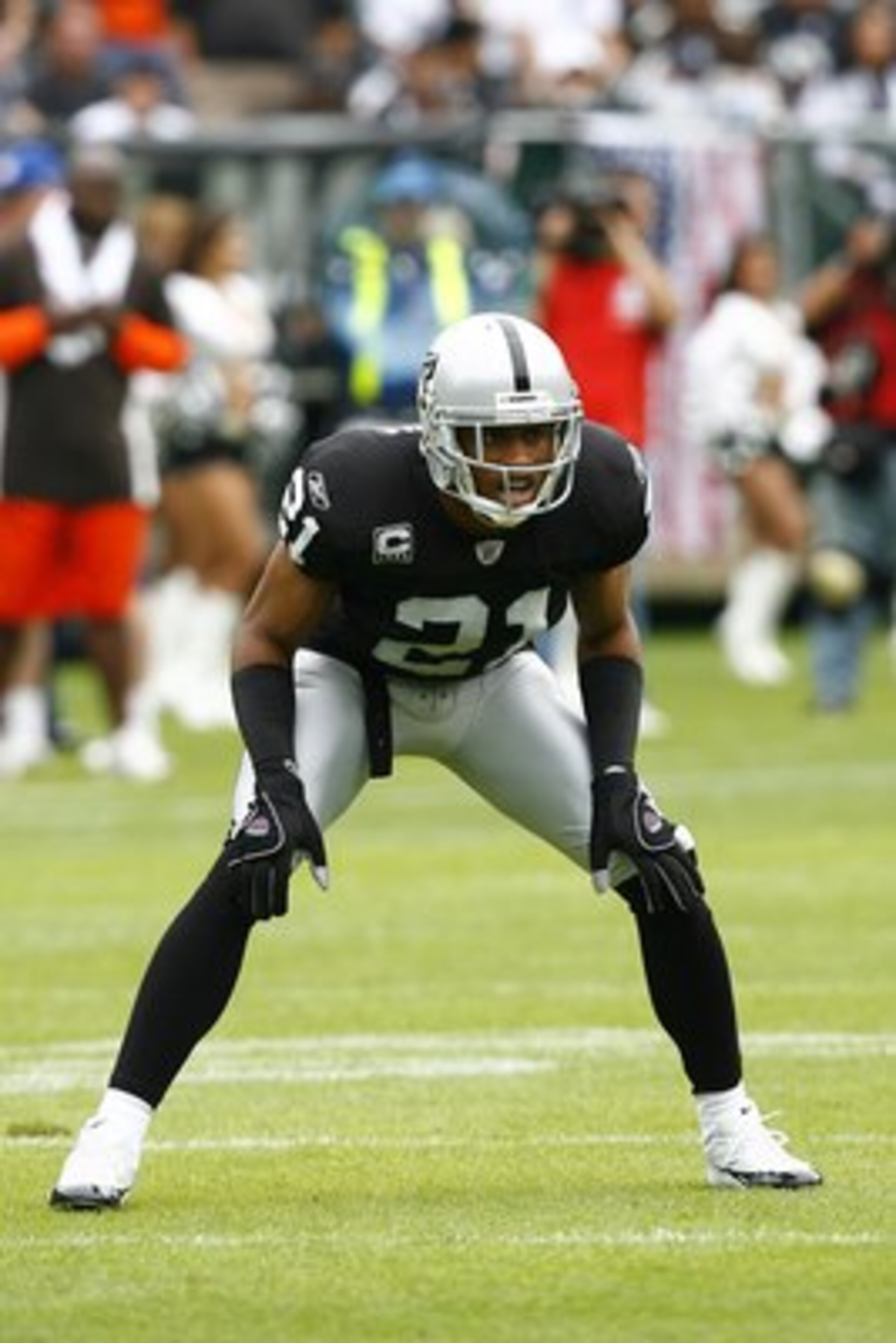 OAKLAND, CA - SEPTEMBER 23: Cornerback Nnamdi Asomugha #21 of the Oakland Raiders gets set in pass coverage against the Cleveland Browns during a 26-24 win at McAfee Coliseum on September 23, 2007 in Oakland, California. (Photo by Kevin Terrell/Getty Im OAKLAND, CA - SEPTEMBER 23: Cornerback Nnamdi Asomugha #21 of the Oakland Raiders gets set in pass coverage against the Cleveland Browns during a 26-24 win at McAfee Coliseum on September 23, 2007 in Oakland, California. (Photo by Kevin Terrell/Getty Im