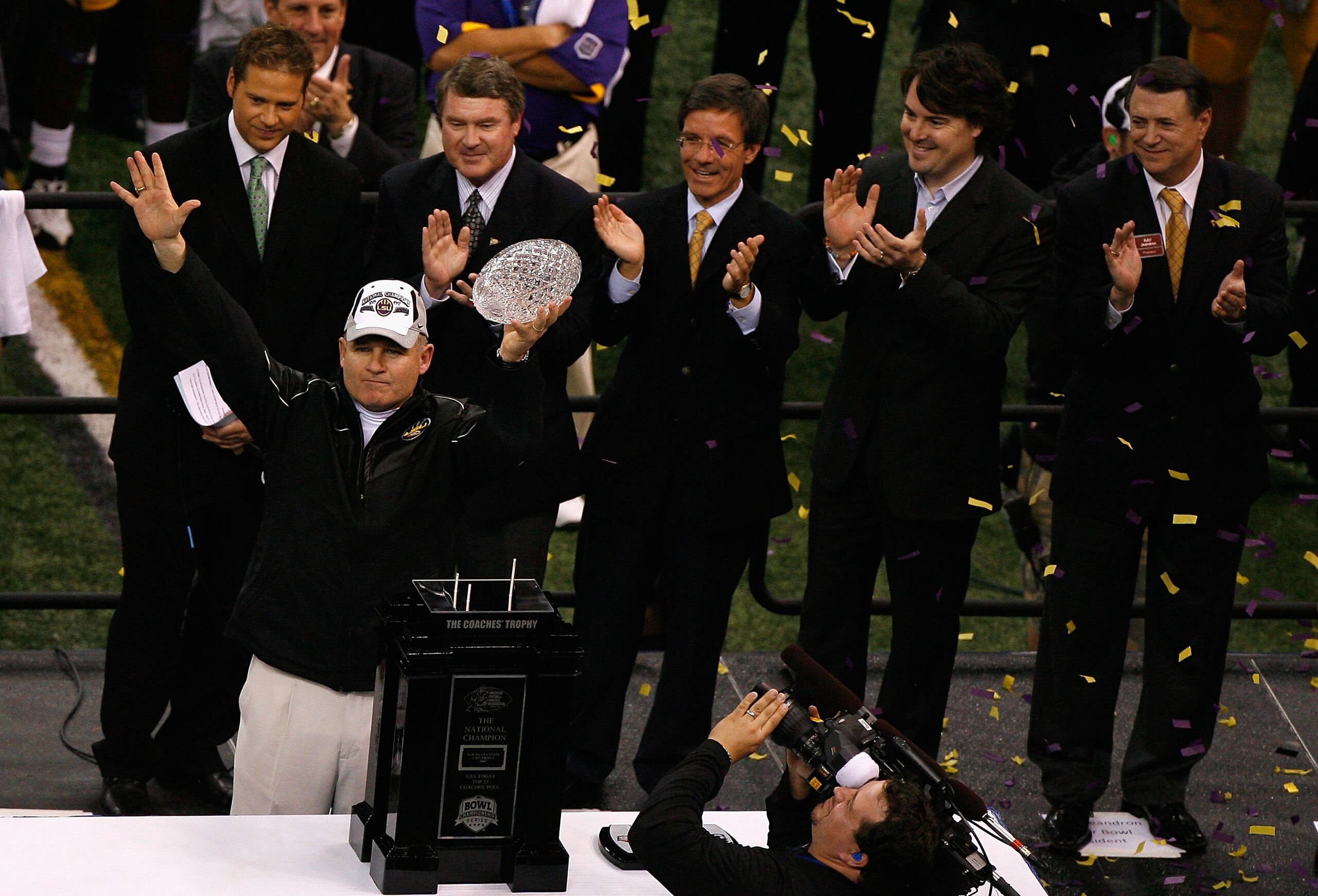 NEW ORLEANS - JANUARY 07:  Head coach Les Miles of the Louisiana State University Tigers celebrates with the championship trophy after defeating the Ohio State Buckeyes in the AllState BCS National Championship on January 7, 2008 at the Louisiana Superdom