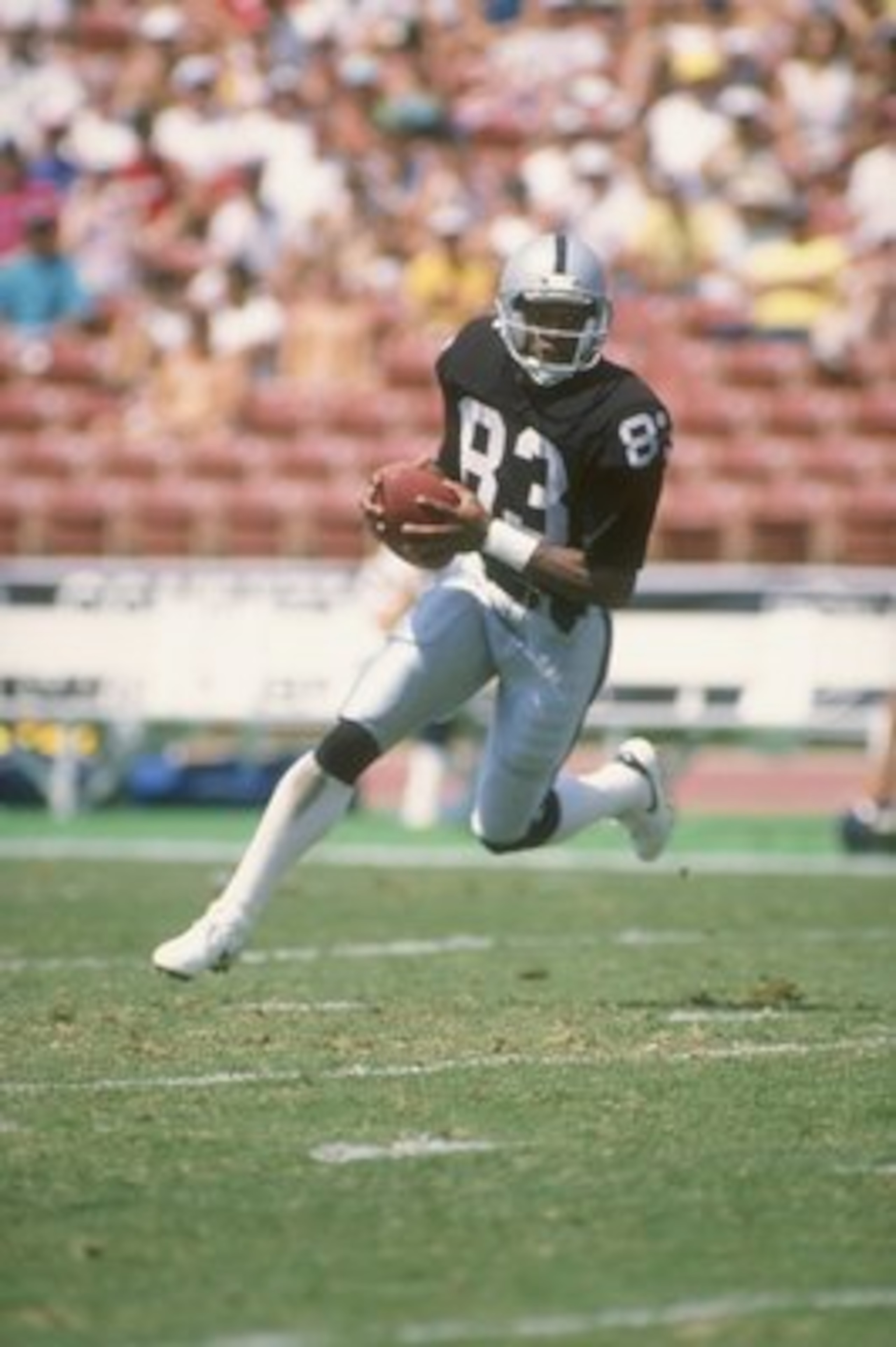 4 Sep 1988: Wide receiver Willie Gault of the Los Angeles Raiders runs with the ball during a game against the San Diego Chargers at the Los Angeles Memorial Coliseum in Los Angeles, California. The Raiders won the game 24-13. 4 Sep 1988: Wide receiver Willie Gault of the Los Angeles Raiders runs with the ball during a game against the San Diego Chargers at the Los Angeles Memorial Coliseum in Los Angeles, California. The Raiders won the game 24-13.
