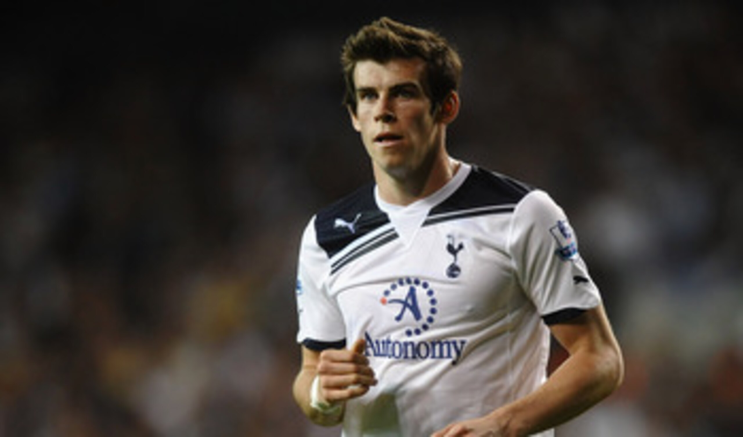LONDON, ENGLAND - APRIL 20: Gareth Bale of Spurs in action during the Barclays Premier League match between Tottenham Hotspur and Arsenal at White Hart Lane on April 20, 2011 in London, England. (Photo by Laurence Griffiths/Getty Images) LONDON, ENGLAND - APRIL 20: Gareth Bale of Spurs in action during the Barclays Premier League match between Tottenham Hotspur and Arsenal at White Hart Lane on April 20, 2011 in London, England. (Photo by Laurence Griffiths/Getty Images)