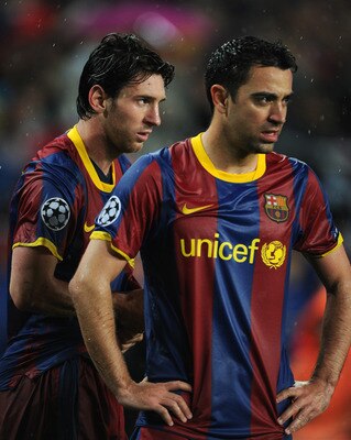 BARCELONA, SPAIN - MAY 03:  Lionel Messi (L) of Barcelona lines up a free kick with his teammate Xavi Hernandez during the UEFA Champions League Semi Final second leg match between Barcelona and Real Madrid at the Camp Nou stadium on May 3, 2011 in Barcel