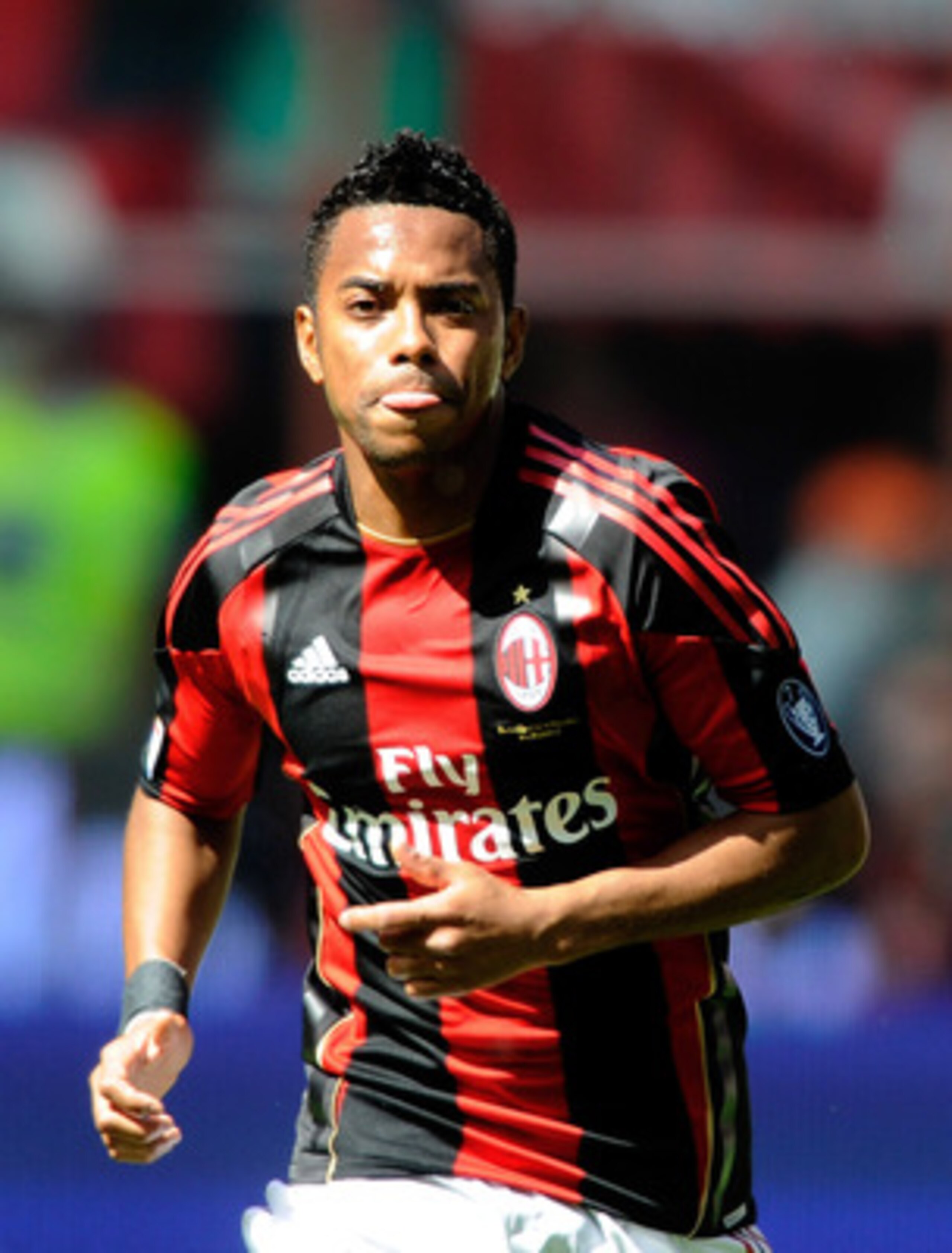 MILAN, ITALY - MAY 01: Robinho of AC Milan in action during the Serie A match between AC Milan and Bologna FC at Stadio Giuseppe Meazza on May 1, 2011 in Milan, Italy. (Photo by Claudio Villa/Getty Images) MILAN, ITALY - MAY 01: Robinho of AC Milan in action during the Serie A match between AC Milan and Bologna FC at Stadio Giuseppe Meazza on May 1, 2011 in Milan, Italy. (Photo by Claudio Villa/Getty Images)