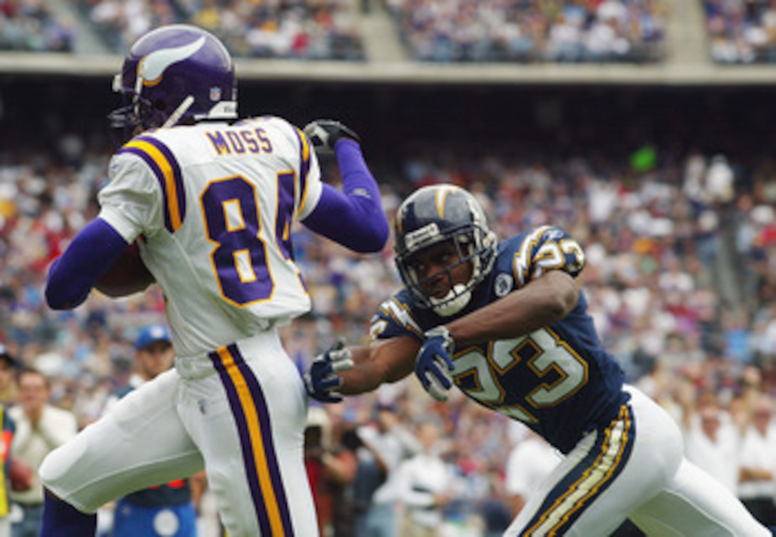 SAN DIEGO - NOVEMBER 9: Quentin Jammer #23 of the San Diego Chargers reaches to try and tackle Randy Moss #84 of the Minnesota Vikings on November 9, 2003 at Qualcomm Stadium in San Diego, California. The Chargers defeated the Vikings 42-28. (Photo by SAN DIEGO - NOVEMBER 9: Quentin Jammer #23 of the San Diego Chargers reaches to try and tackle Randy Moss #84 of the Minnesota Vikings on November 9, 2003 at Qualcomm Stadium in San Diego, California. The Chargers defeated the Vikings 42-28. (Photo by