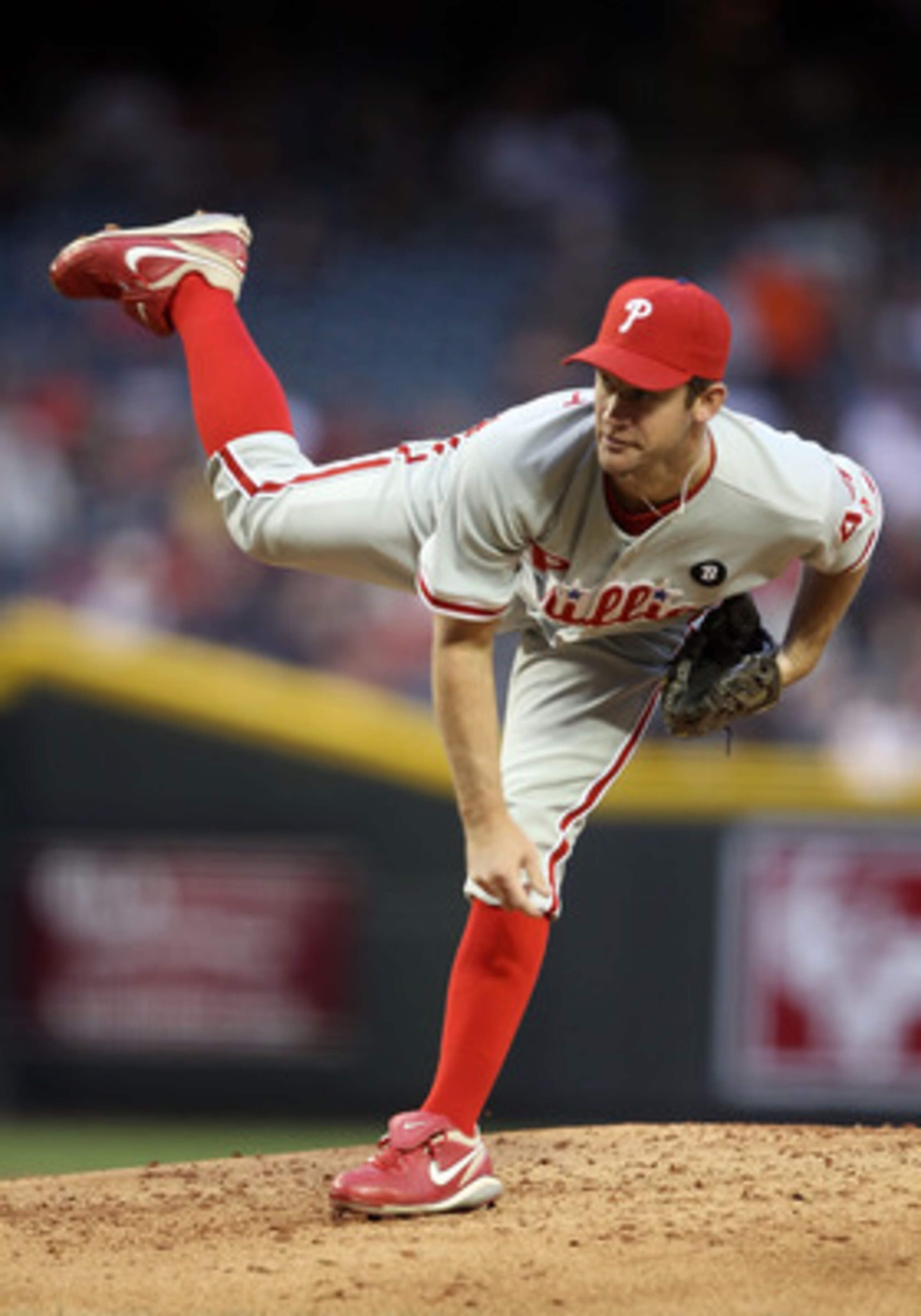 PHOENIX, AZ - APRIL 26:  Starting pitcher Roy Oswalt #44 of the Philadelphia Phillies pitches against the Arizona Diamondbacks during the Major League Baseball game at Chase Field on April 26, 2011 in Phoenix, Arizona. The Diamondbacks defeated the Philli