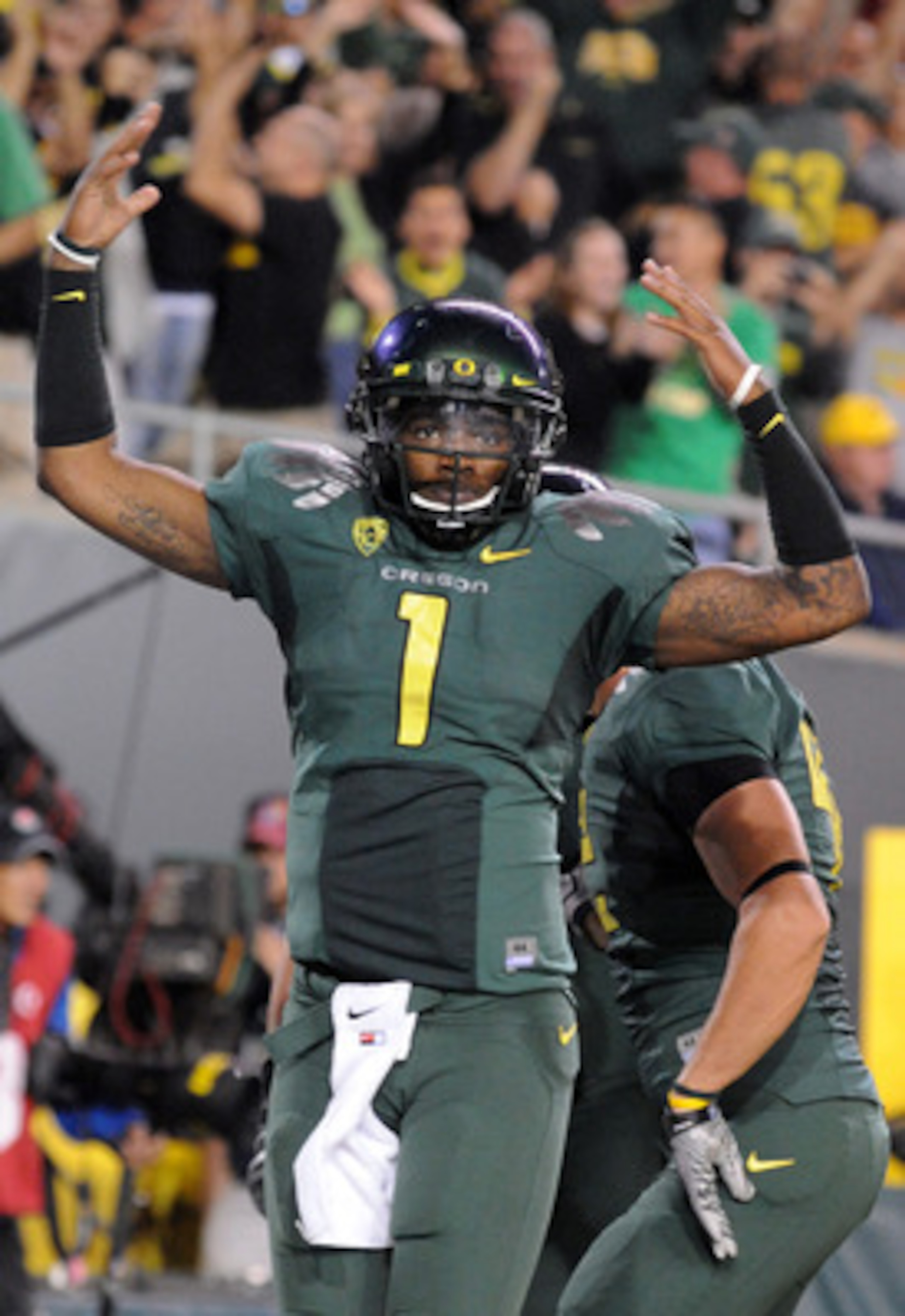EUGENE, OR - OCTOBER 2: Quarterback Darron Thomas #1 of the Oregon Ducks celebrates after scoring a touchdown in the third quarter of the game against the Stanford Cardinal at Autzen Stadium on October 2, 2010 in Eugene, Oregon. Oregon won the game 52-31.