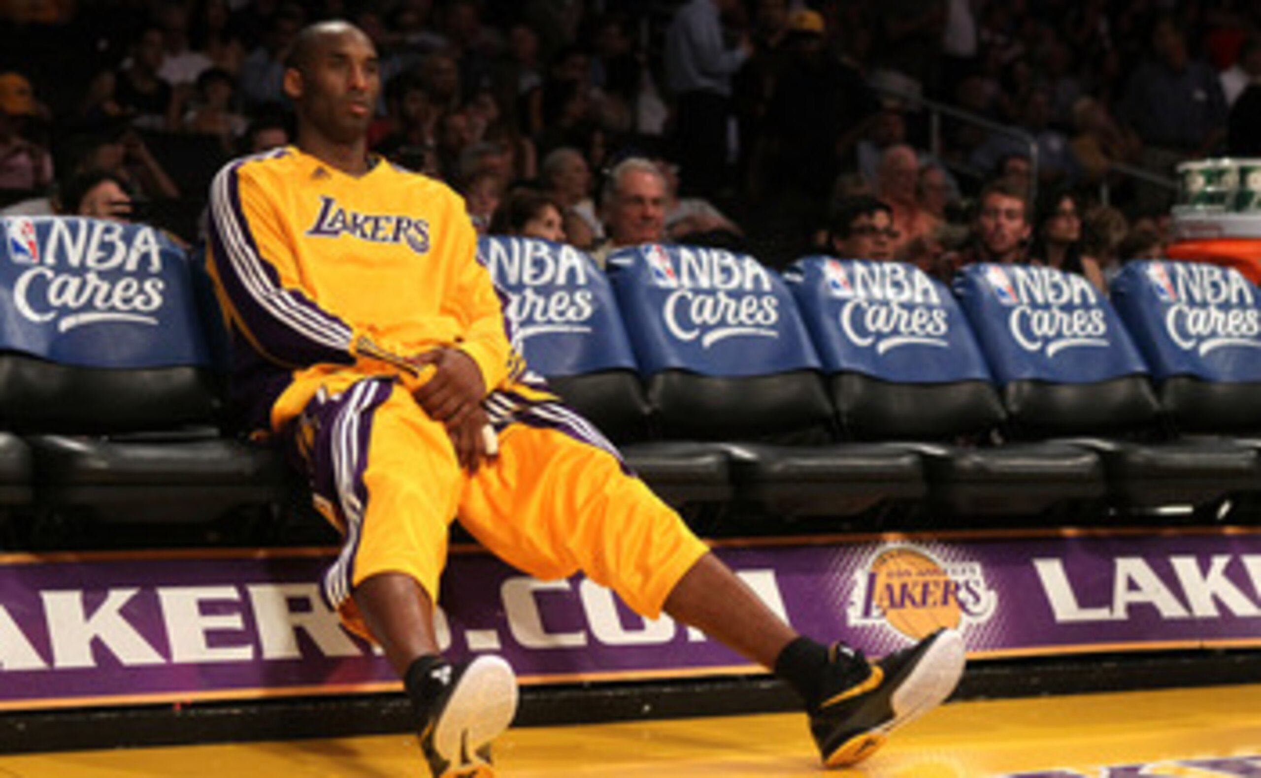 LOS ANGELES, CA - MAY 04:  Kobe Bryant #24 of the Los Angeles Lakers sits on the bench alone before the start of the third quarter against the Dallas Mavericks in Game Two of the Western Conference Semifinals in the 2011 NBA Playoffs at Staples Center on