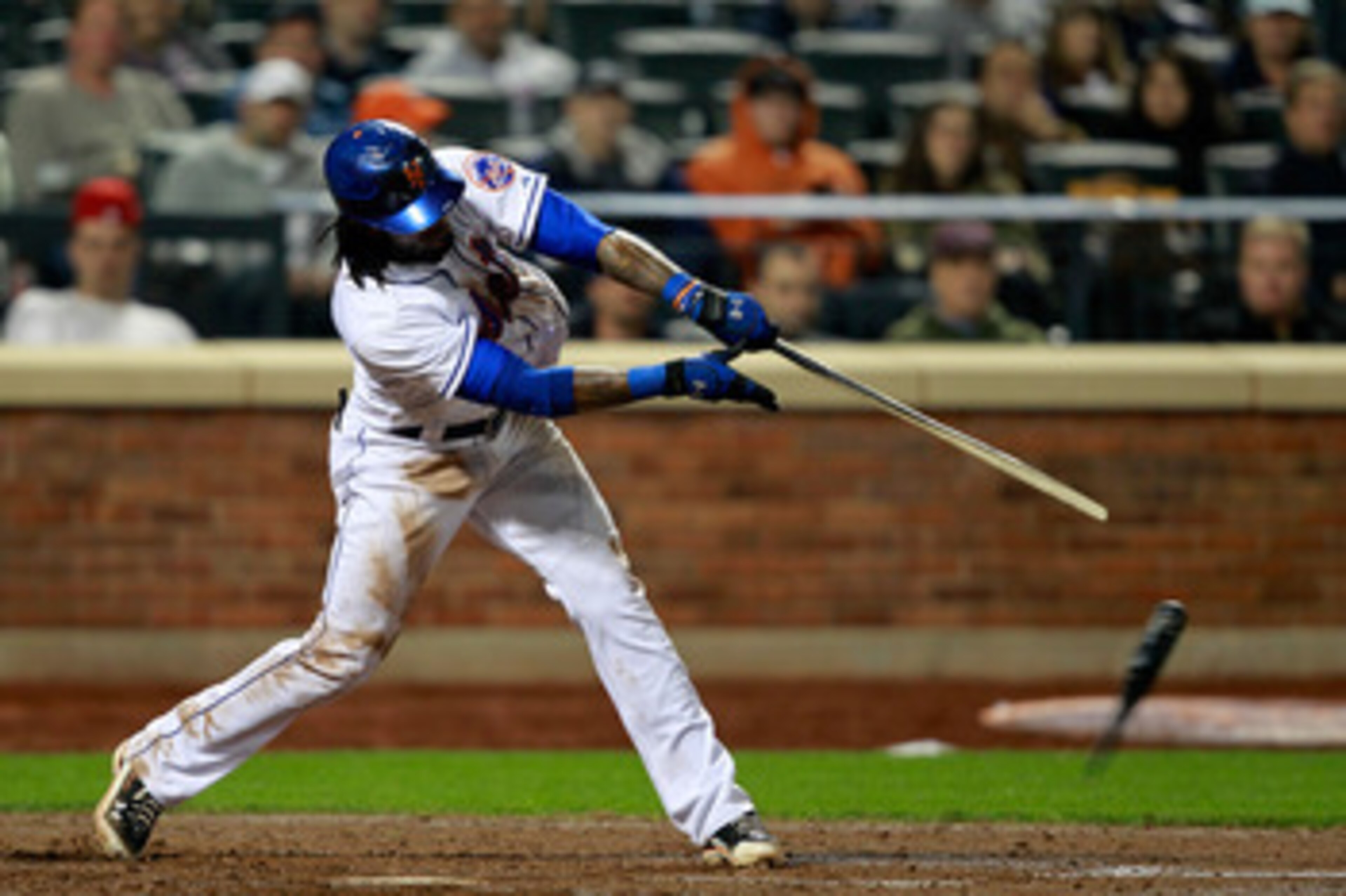NEW YORK, NY - MAY 03: Jose Reyes #7 of the New York Mets breaks his bat on a single hit in the sixth inning to score Jason Pridie #20 against the San Francisco Giants at Citi Field on May 3, 2011 in the Flushing neighborhood of the Queens borough of New NEW YORK, NY - MAY 03: Jose Reyes #7 of the New York Mets breaks his bat on a single hit in the sixth inning to score Jason Pridie #20 against the San Francisco Giants at Citi Field on May 3, 2011 in the Flushing neighborhood of the Queens borough of New