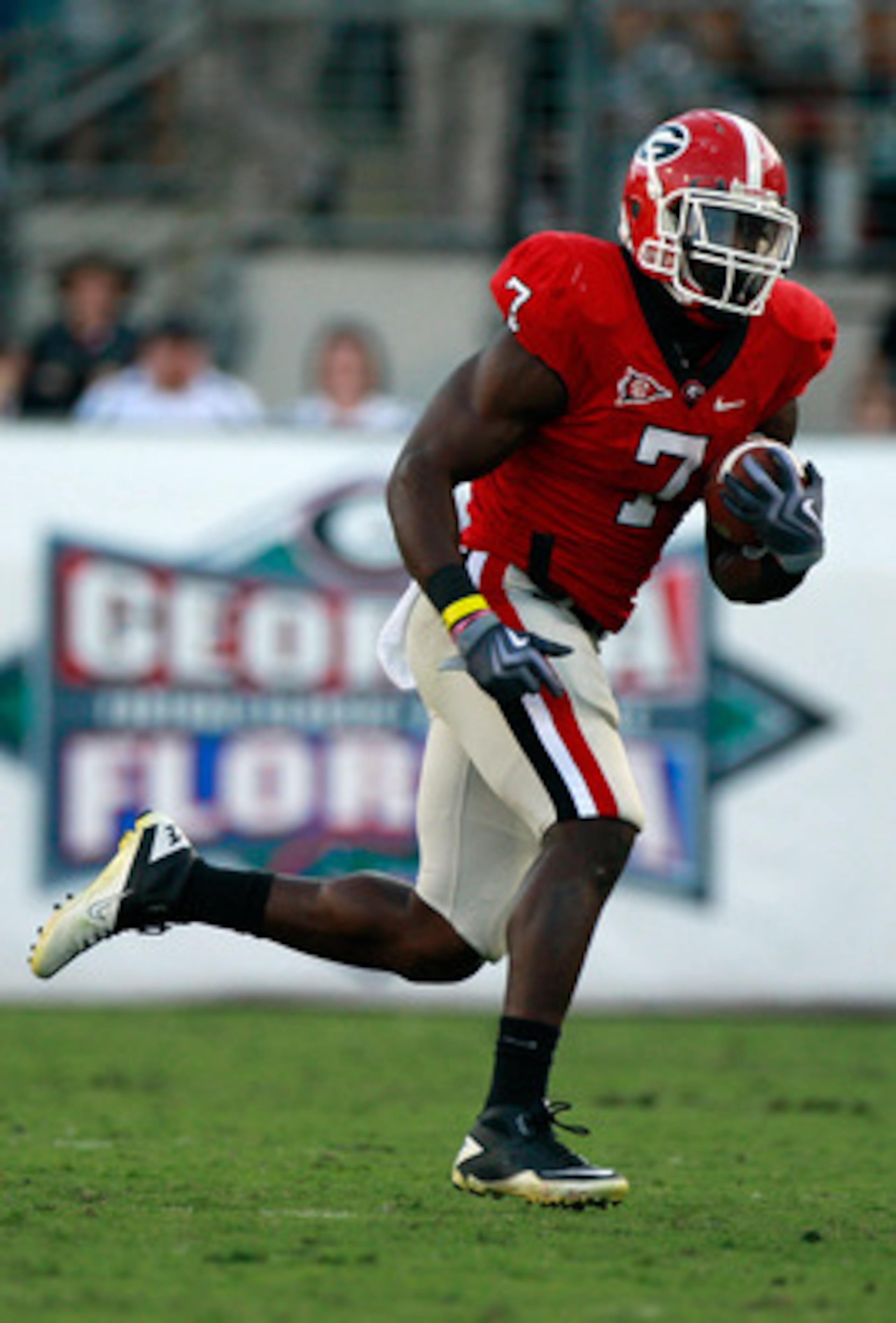 JACKSONVILLE, FL - OCTOBER 30:  Orson Charles #7 of the Georgia Bulldogs runs for yardage during the game against the Florida Gators at EverBank Field on October 30, 2010 in Jacksonville, Florida.  (Photo by Sam Greenwood/Getty Images)