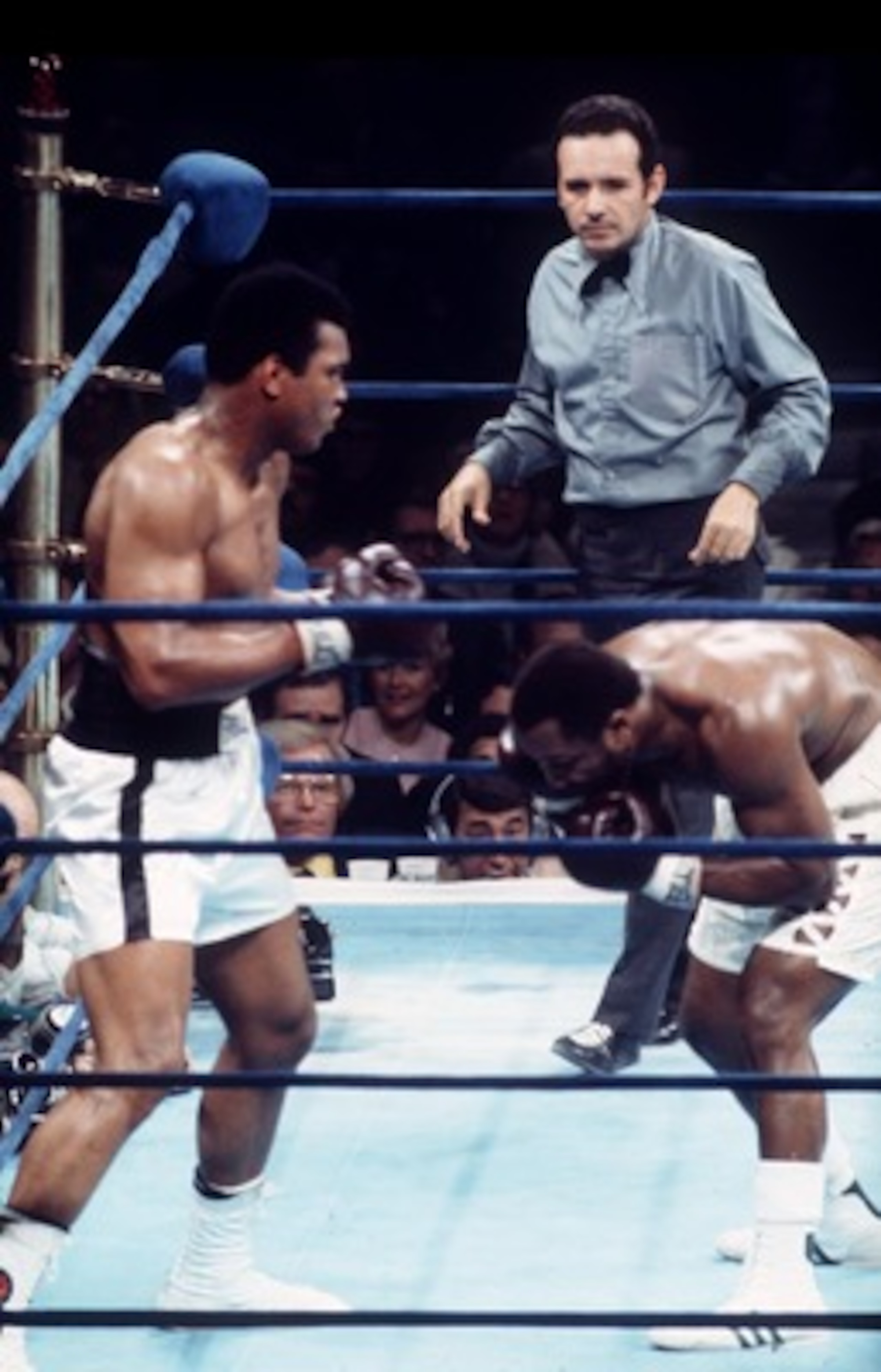1974:  MUHAMMAD ALI OUTPOINTS JOE FRAZIER IN NEW YORK. Mandatory Credit: Allsport UK/ALLSPORT
