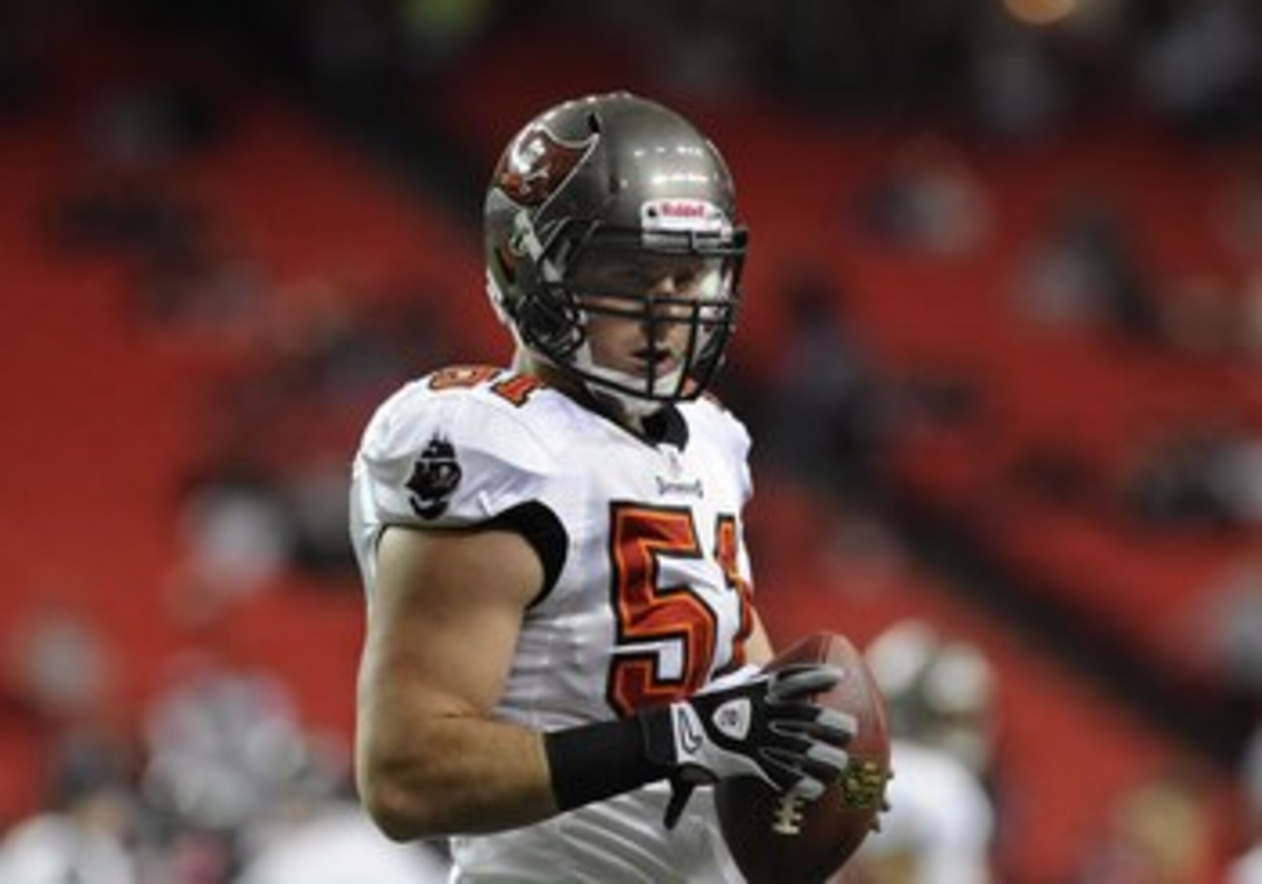 ATLANTA - DECEMBER 14: Linebacker Barrett Ruud #51 of the Tampa Bay Buccaneers sets for play against the Atlanta Falcons at the Georgia Dome on December 14, 2008 in Atlanta, Georgia.  (Photo by Al Messerschmidt/Getty Images)