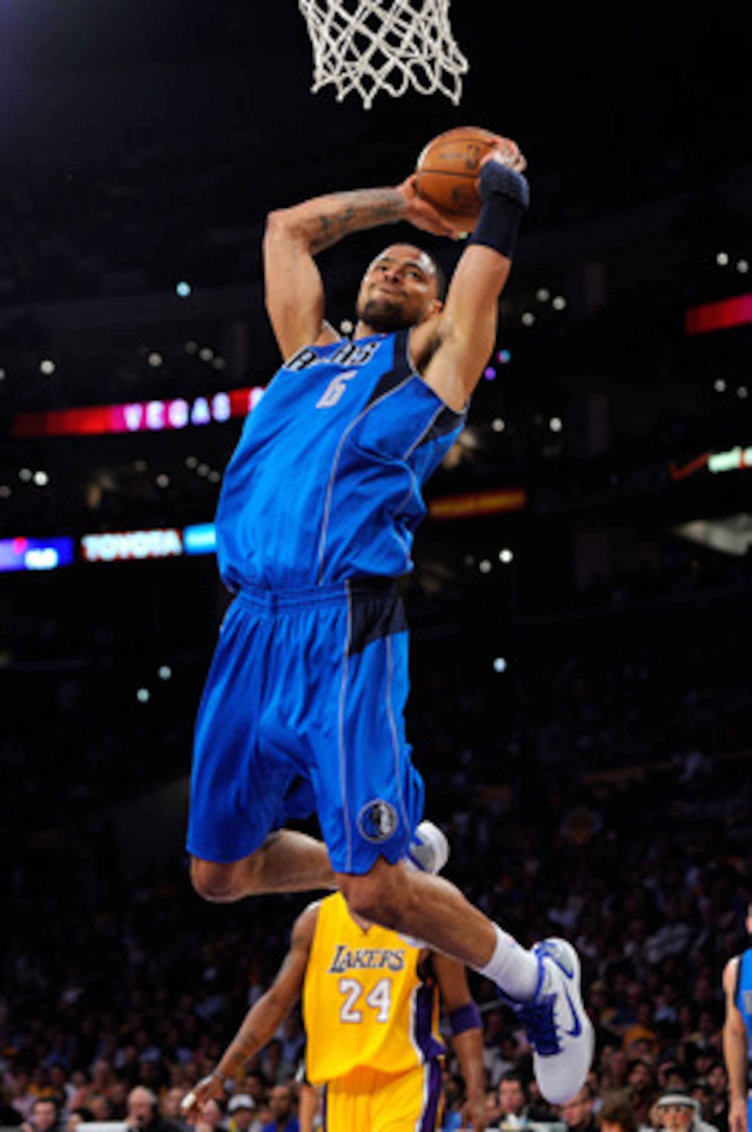 LOS ANGELES, CA - MAY 04: Tyson Chandler #6 of the Dallas Mavericks dunks the ball in the first quarter while taking on the Los Angeles Lakers in Game Two of the Western Conference Semifinals in the 2011 NBA Playoffs at Staples Center on May 4, 2011 in L LOS ANGELES, CA - MAY 04: Tyson Chandler #6 of the Dallas Mavericks dunks the ball in the first quarter while taking on the Los Angeles Lakers in Game Two of the Western Conference Semifinals in the 2011 NBA Playoffs at Staples Center on May 4, 2011 in L