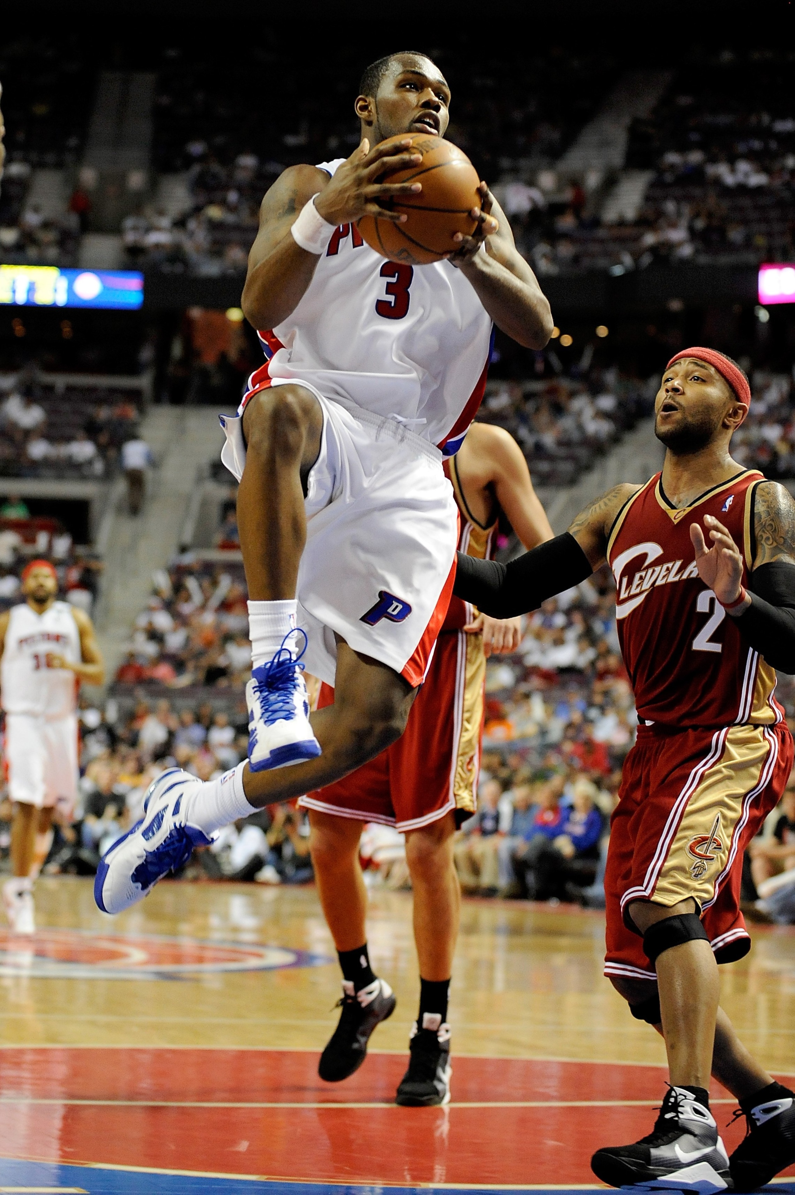 AUBURN HILLS, MI - APRIL 24: Rodney Stuckey #3 of the Detroit Pistons goes up for a shot over Mo Williams #2 of the Cleveland Cavaliers in Game Three of the Eastern Conference Quarterfinals during the 2009 NBA Playoffs at the Palace of Auburn Hills on Ap AUBURN HILLS, MI - APRIL 24: Rodney Stuckey #3 of the Detroit Pistons goes up for a shot over Mo Williams #2 of the Cleveland Cavaliers in Game Three of the Eastern Conference Quarterfinals during the 2009 NBA Playoffs at the Palace of Auburn Hills on Ap