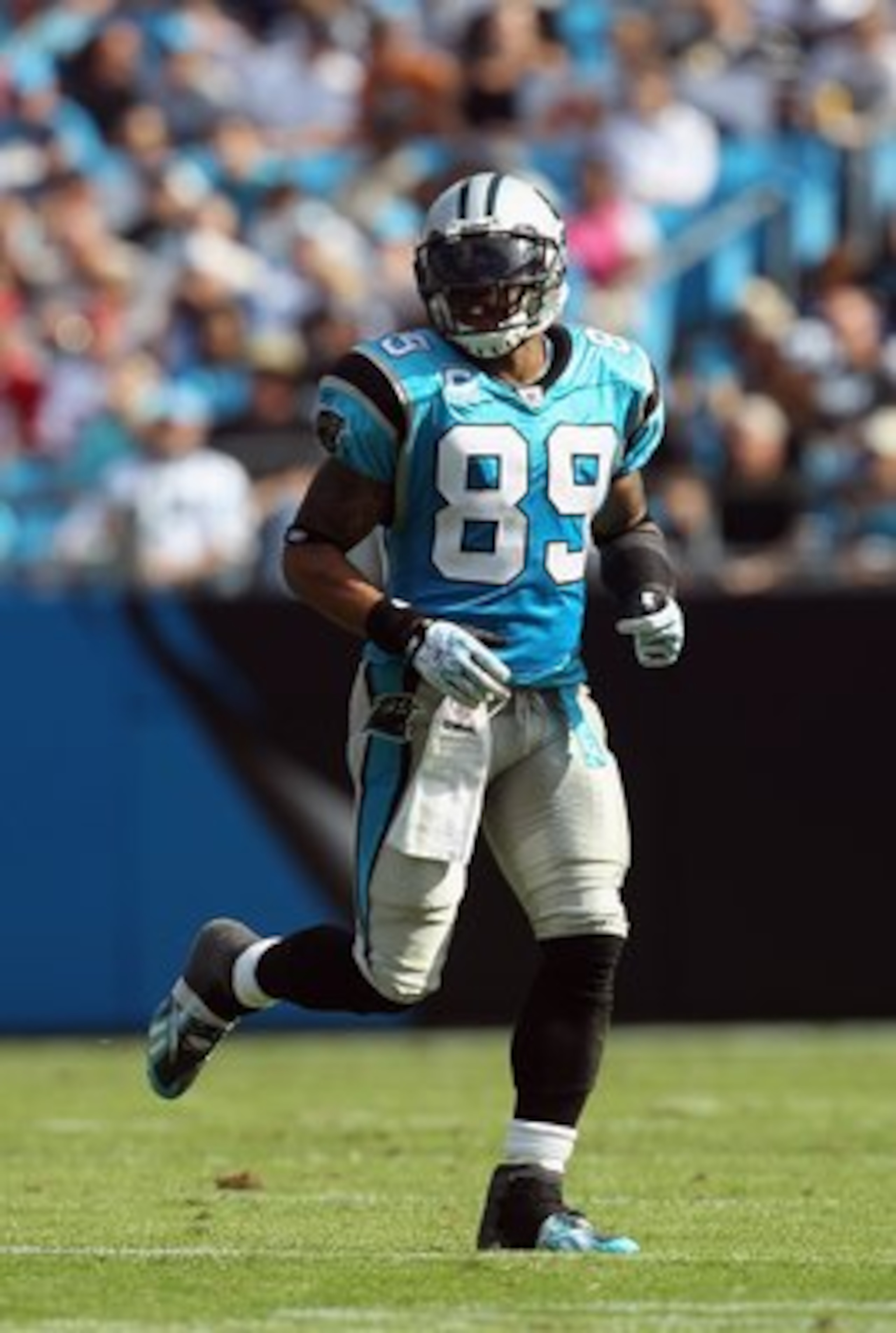 CHARLOTTE, NC - OCTOBER 24:  Steve Smith #89 of the Carolina Panthers against the San Francisco 49ers during their game at Bank of America Stadium on October 24, 2010 in Charlotte, North Carolina.  (Photo by Streeter Lecka/Getty Images)