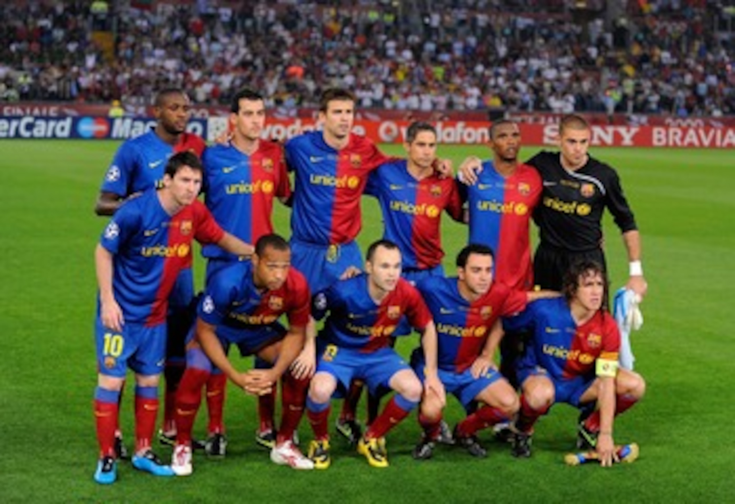 ROME, ITALY - MAY 27: The FC Barcelona team line up before 2the UEFA Champions League Final match between Barcelona and Manchester United at the Stadio Olimpico on May 27, 2009 in Rome, Italy. (Photo by Claudio Villa/Getty Images) ROME, ITALY - MAY 27: The FC Barcelona team line up before 2the UEFA Champions League Final match between Barcelona and Manchester United at the Stadio Olimpico on May 27, 2009 in Rome, Italy. (Photo by Claudio Villa/Getty Images)