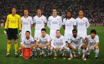 ROME - MAY 27:  Manchester United players pose for their team photo before the UEFA Champions League Final match between Barcelona and Manchester United at the Stadio Olimpico on May 27, 2009 in Rome, Italy.  (Photo by Shaun Botterill/Getty Images)