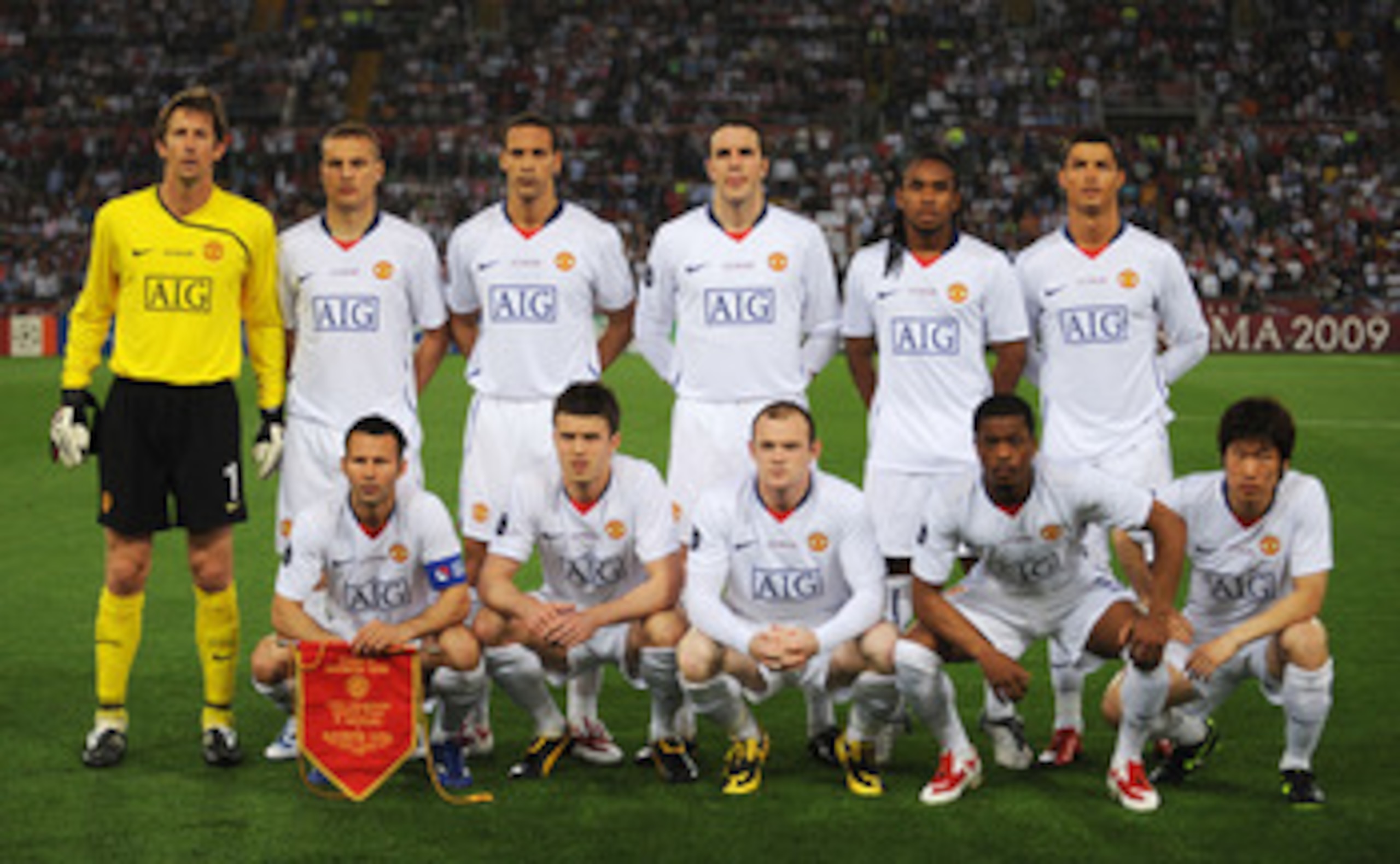 ROME - MAY 27: Manchester United players pose for their team photo before the UEFA Champions League Final match between Barcelona and Manchester United at the Stadio Olimpico on May 27, 2009 in Rome, Italy. (Photo by Shaun Botterill/Getty Images) ROME - MAY 27: Manchester United players pose for their team photo before the UEFA Champions League Final match between Barcelona and Manchester United at the Stadio Olimpico on May 27, 2009 in Rome, Italy. (Photo by Shaun Botterill/Getty Images)