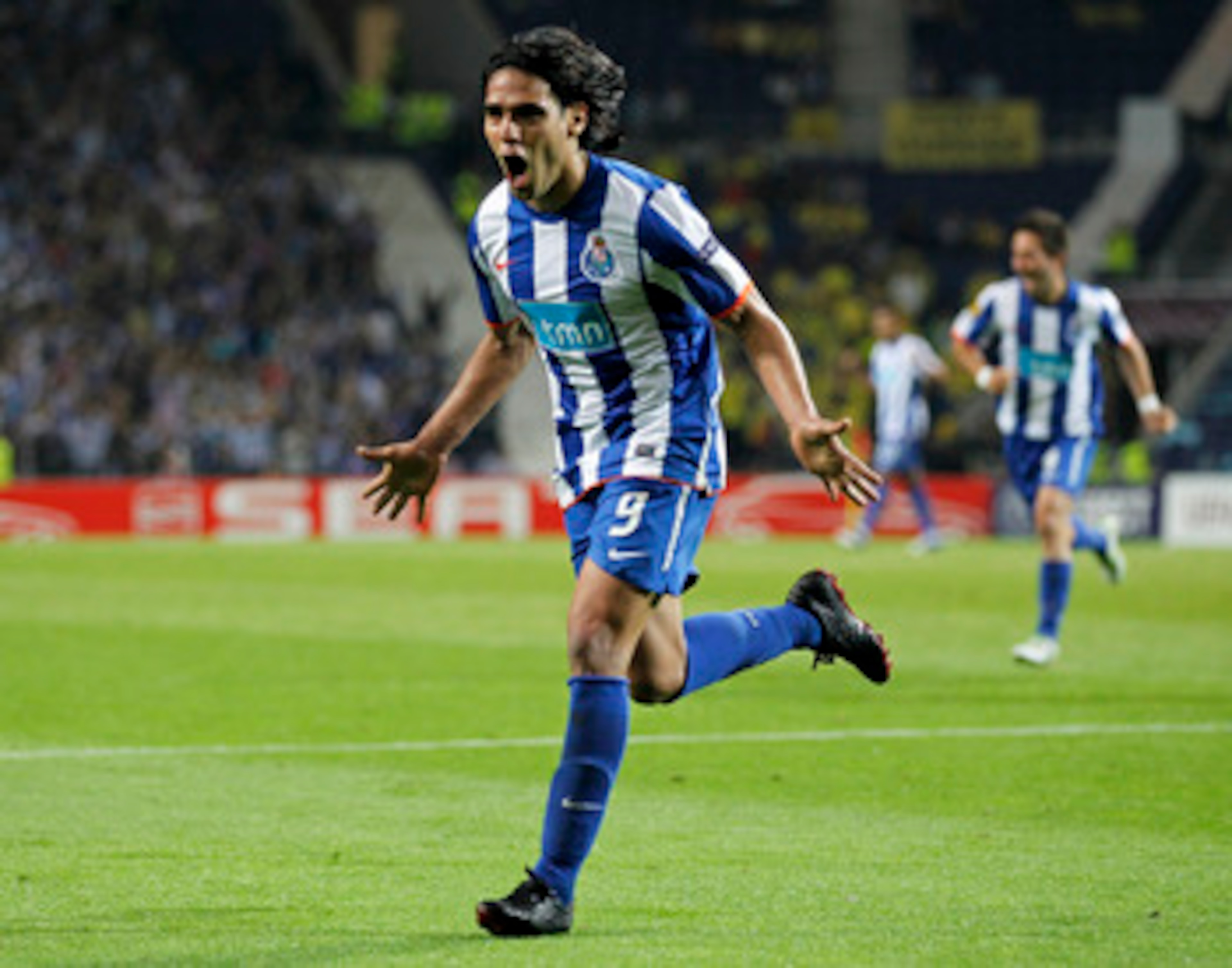 PORTO, PORTUGAL - APRIL 28:  Radamel Falcao of FC Porto celebrates after scoring his side fifth goal during the UEFA Europa League semi final first leg match between FC Porto and Villarreal at Estadio do Dragao on April 28, 2011 in Porto, Portugal.  (Phot