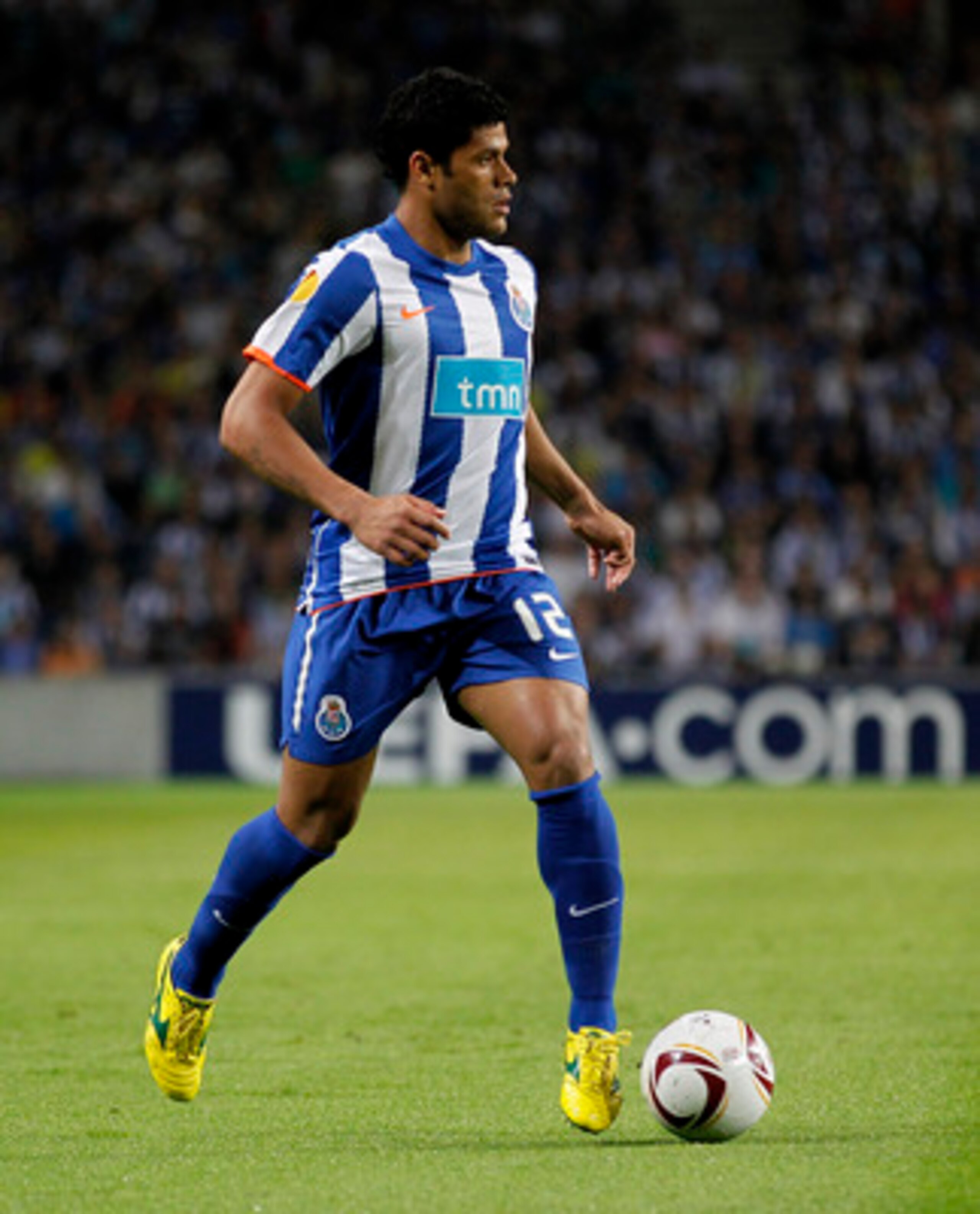 PORTO, PORTUGAL - APRIL 28:  Givalnildo Vieira 'Hulk' of FC Porto in action during the UEFA Europa League semi final first leg match between FC Porto and Villarreal at Estadio do Dragao on April 28, 2011 in Porto, Portugal.  (Photo by Angel Martinez/Getty