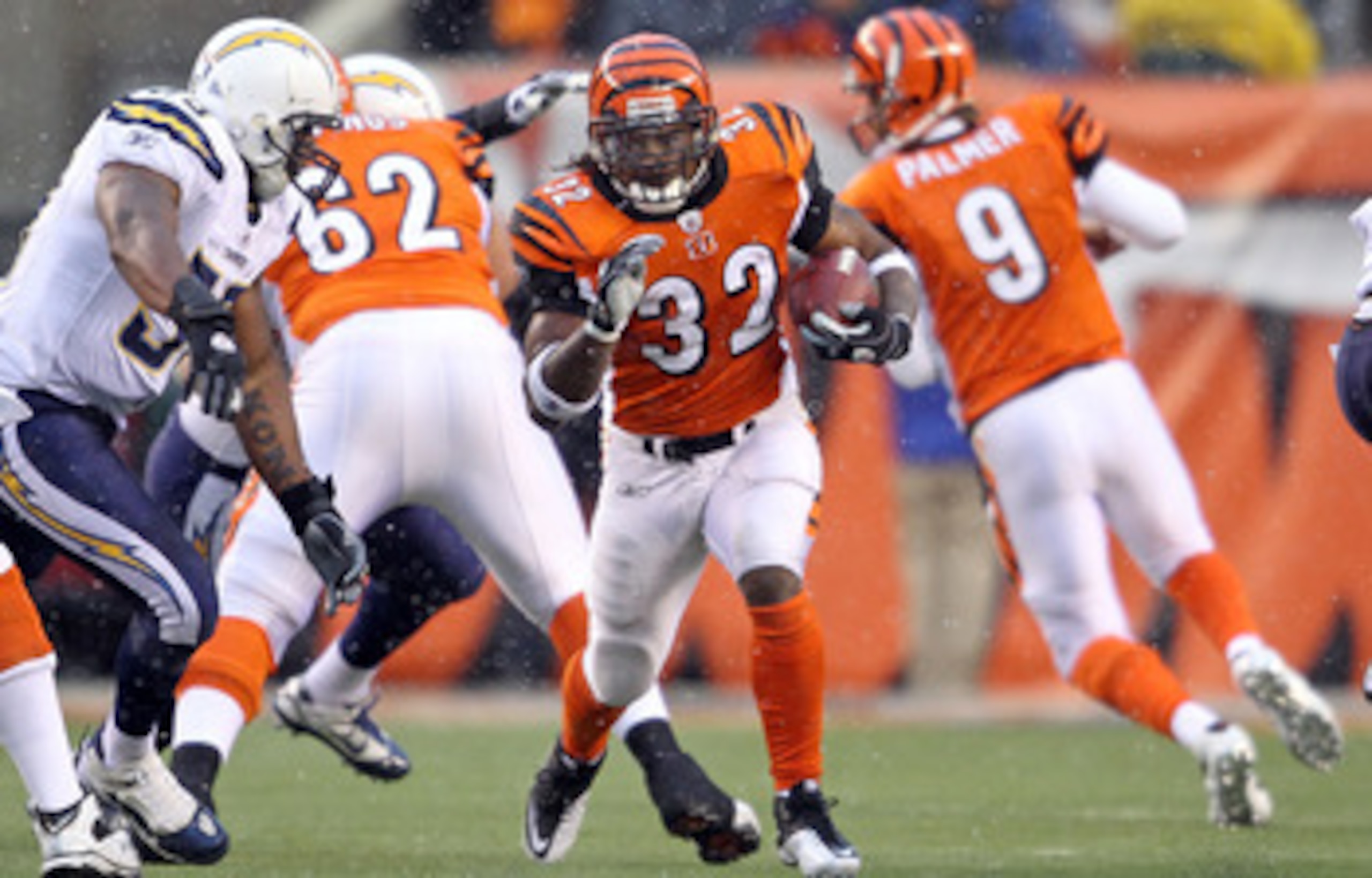 CINCINNATI - DECEMBER 26:  Cedric Benson #32 of the Cincinnati Bengals runs with the ball during the NFL game against the San Diego Chargers at Paul Brown Stadium on December 26, 2010 in Cincinnati, Ohio. The Bengals 34-20.  (Photo by Andy Lyons/Getty Ima
