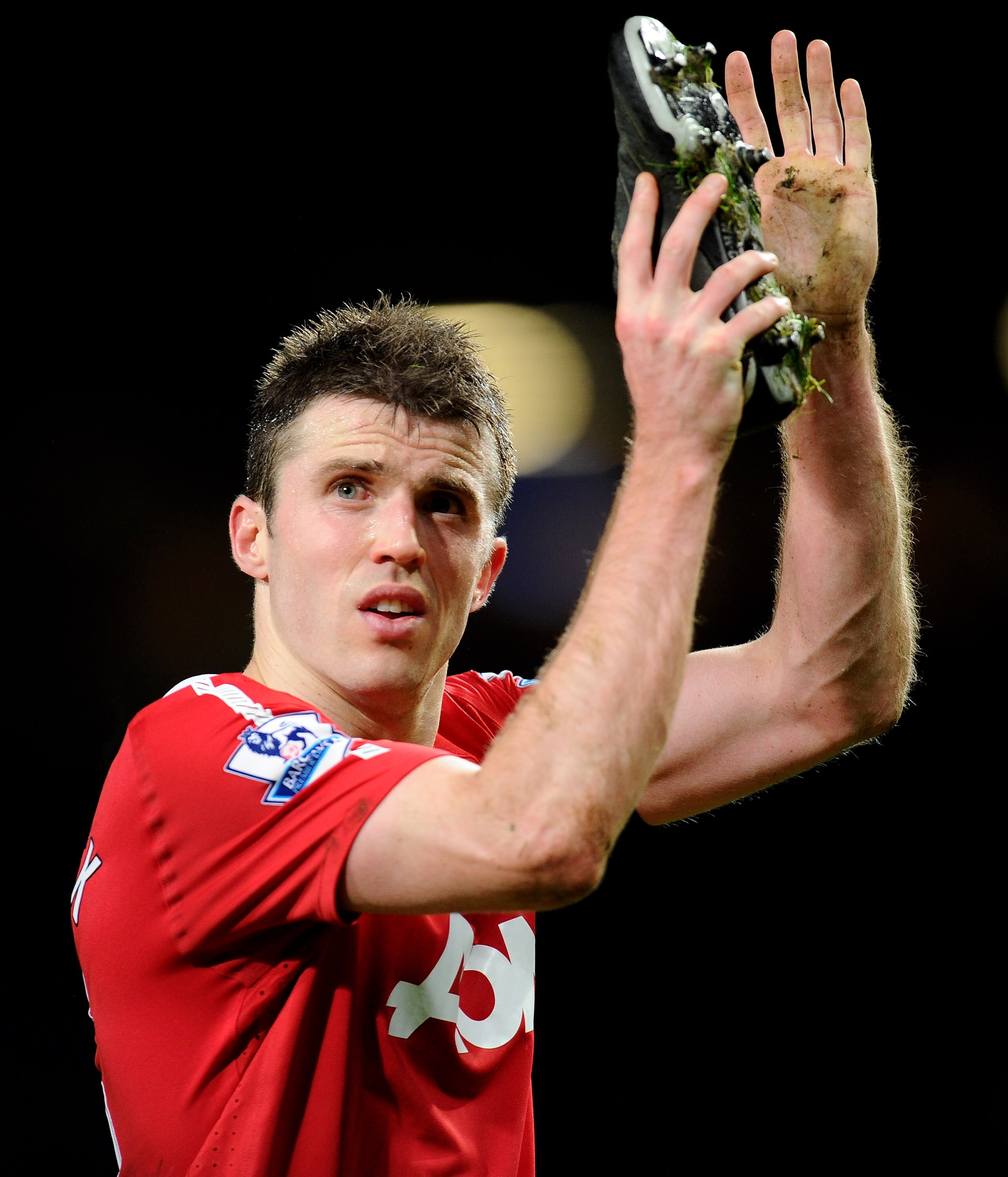 MANCHESTER, ENGLAND - FEBRUARY 01:  Michael Carrick of Manchester United applauds the fans at the end of the Barclays Premier League match between Manchester United and Aston Villa at Old Trafford on February 1, 2011 in Manchester, England.  (Photo by Cli